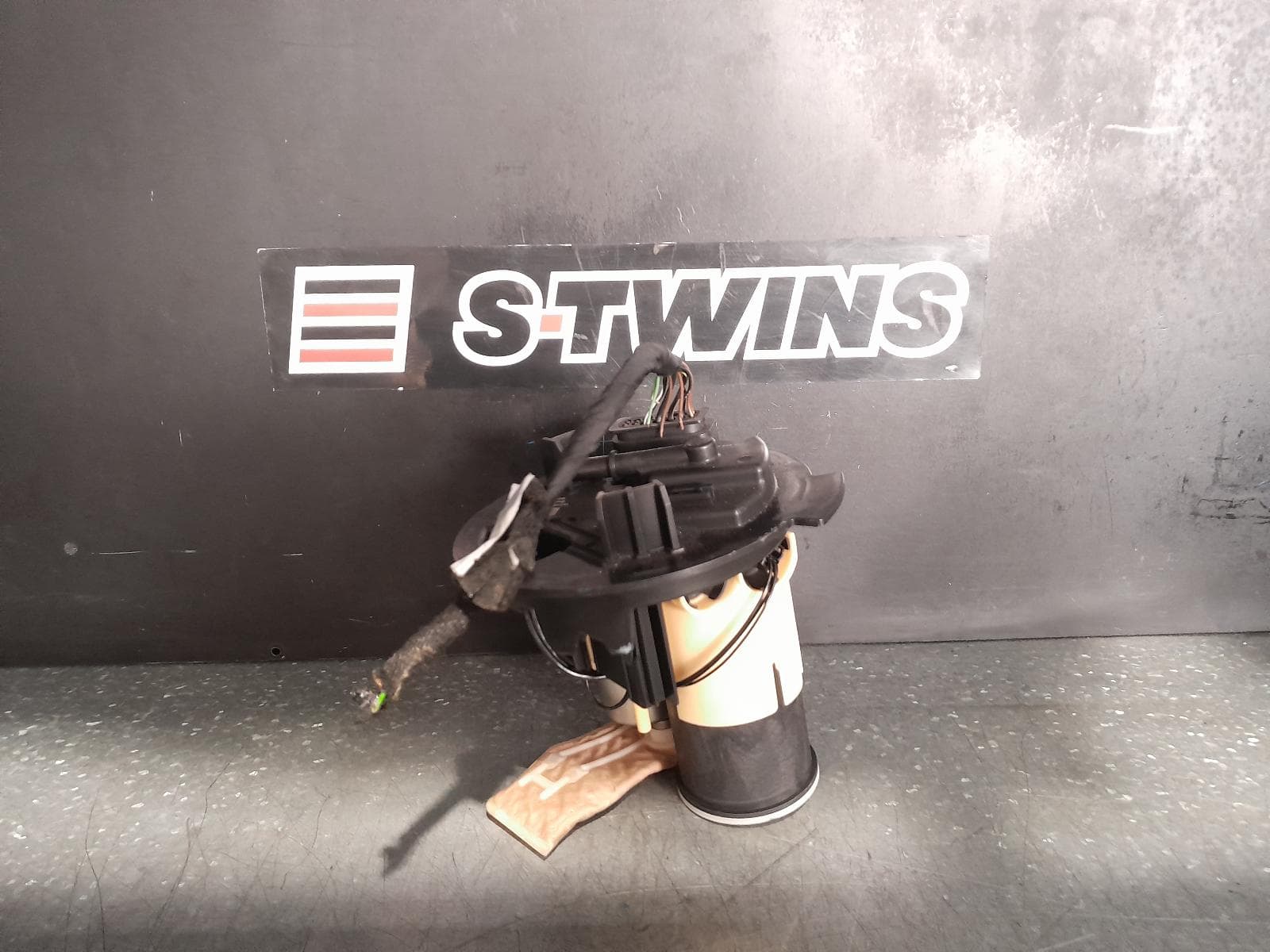 Used auto part listing image: 2013 MERCEDES S CLASS FUEL PUMP W222, 11/13-11/20 0000342346