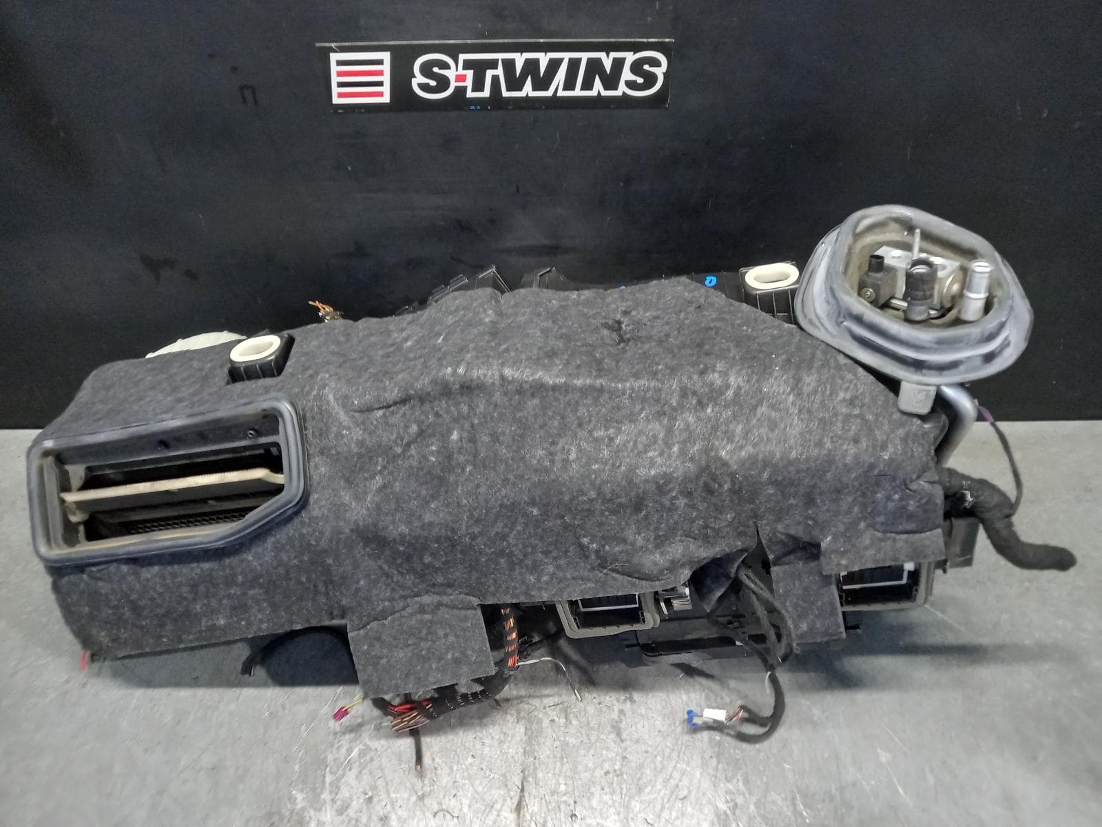 Used auto part listing image: 2013 MERCEDES S CLASS HEATER CORE BOX W222, FRONT, 11/13-11/20 0000342233