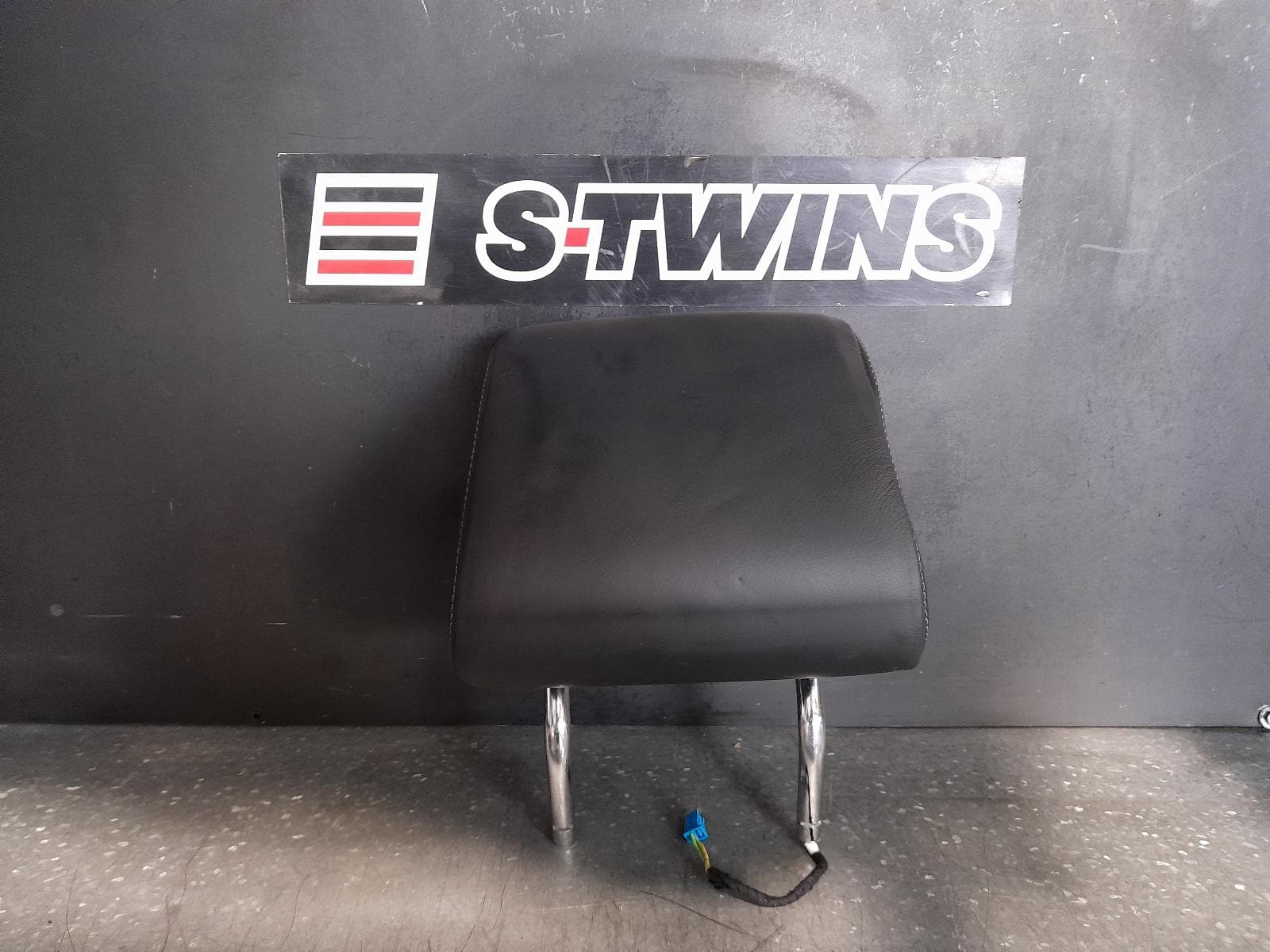 Used auto part listing image: 2013 MERCEDES S CLASS HEADREST W222, 11/13-11/20 0000342285