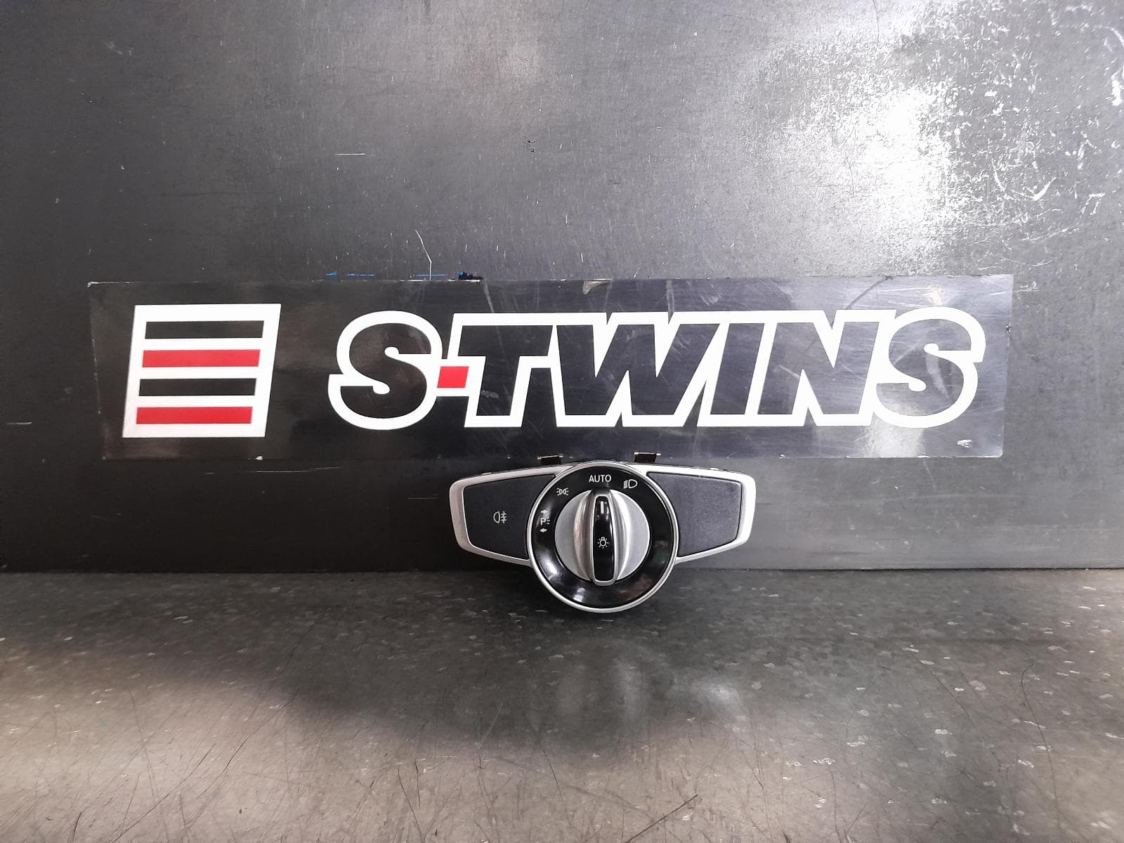 Used auto part listing image: 2013 MERCEDES S CLASS W221/V221, HEADLAMP SWITCH, 02/06-12/13 0000342292
