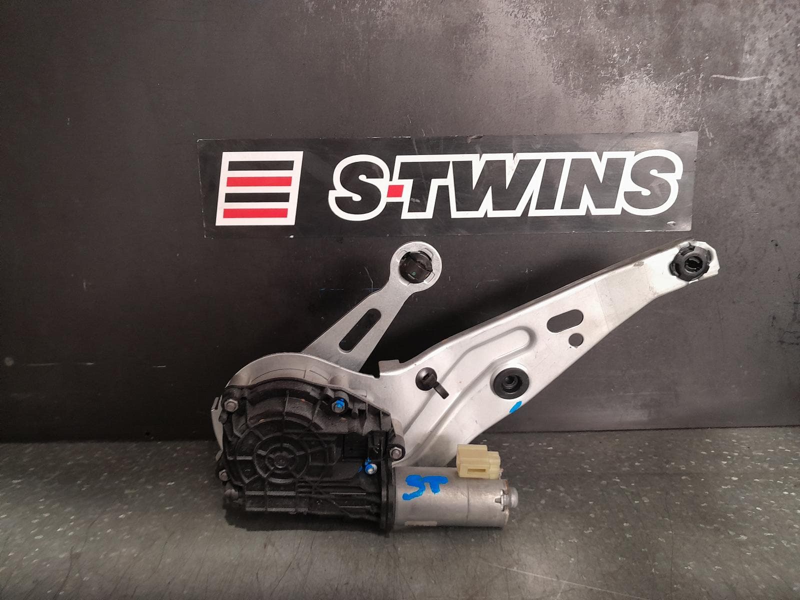 Used auto part listing image: 2013 MERCEDES S CLASS TAILGATE REGULATOR W222, 11/13-11/20 0000342361