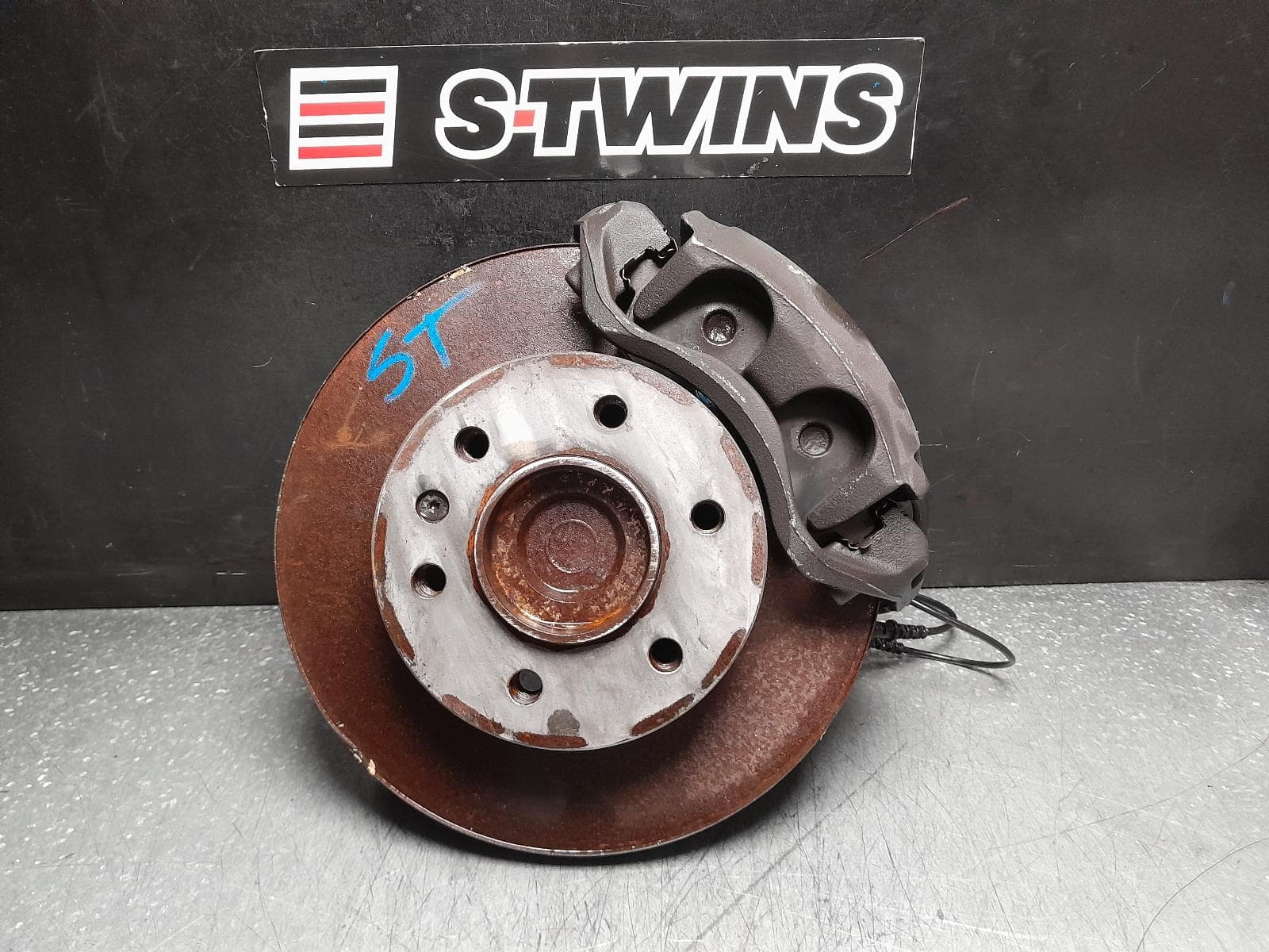 2016 MERCEDES SPRINTER RIGHT FRONT HUB ASSEMBLY NCV3, SINGLE WHEEL TYPE, 10/06-04/18 0000372221