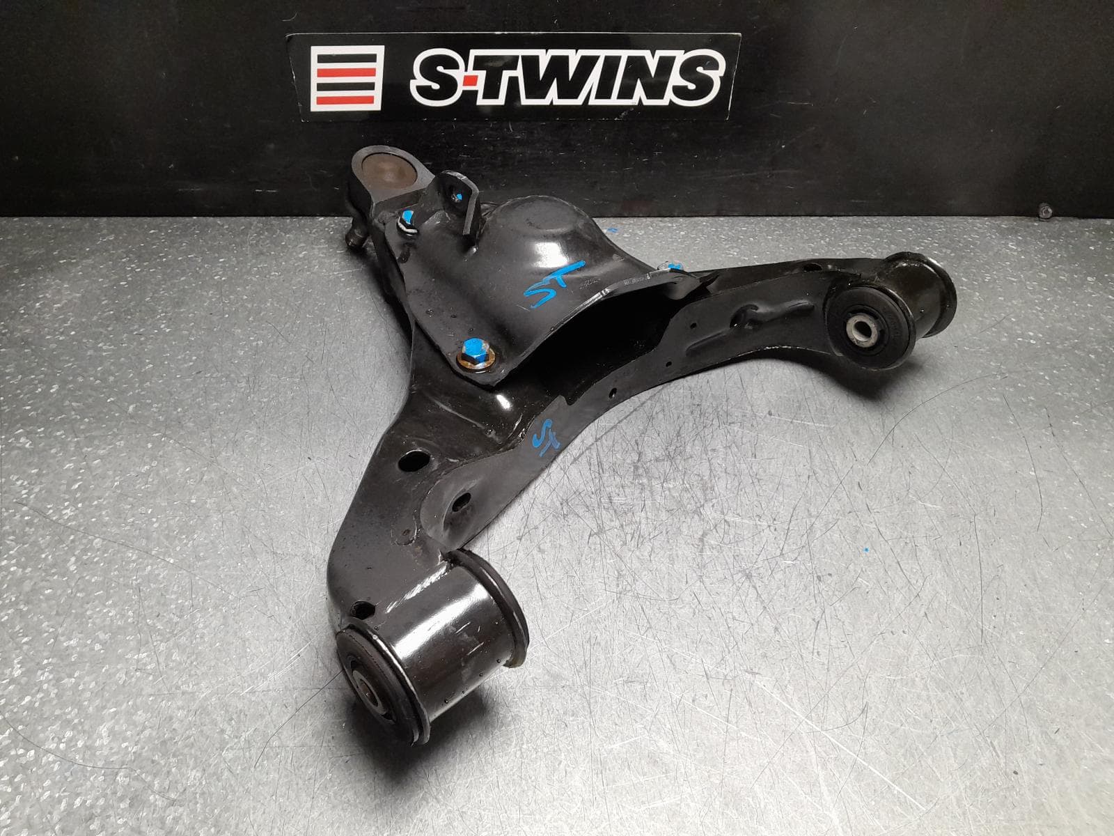 2016 MERCEDES SPRINTER RIGHT FRONT LOWER CONTROL ARM SINGLE WHEEL TYPE, NCV3, 10/06-04/18 0000372222