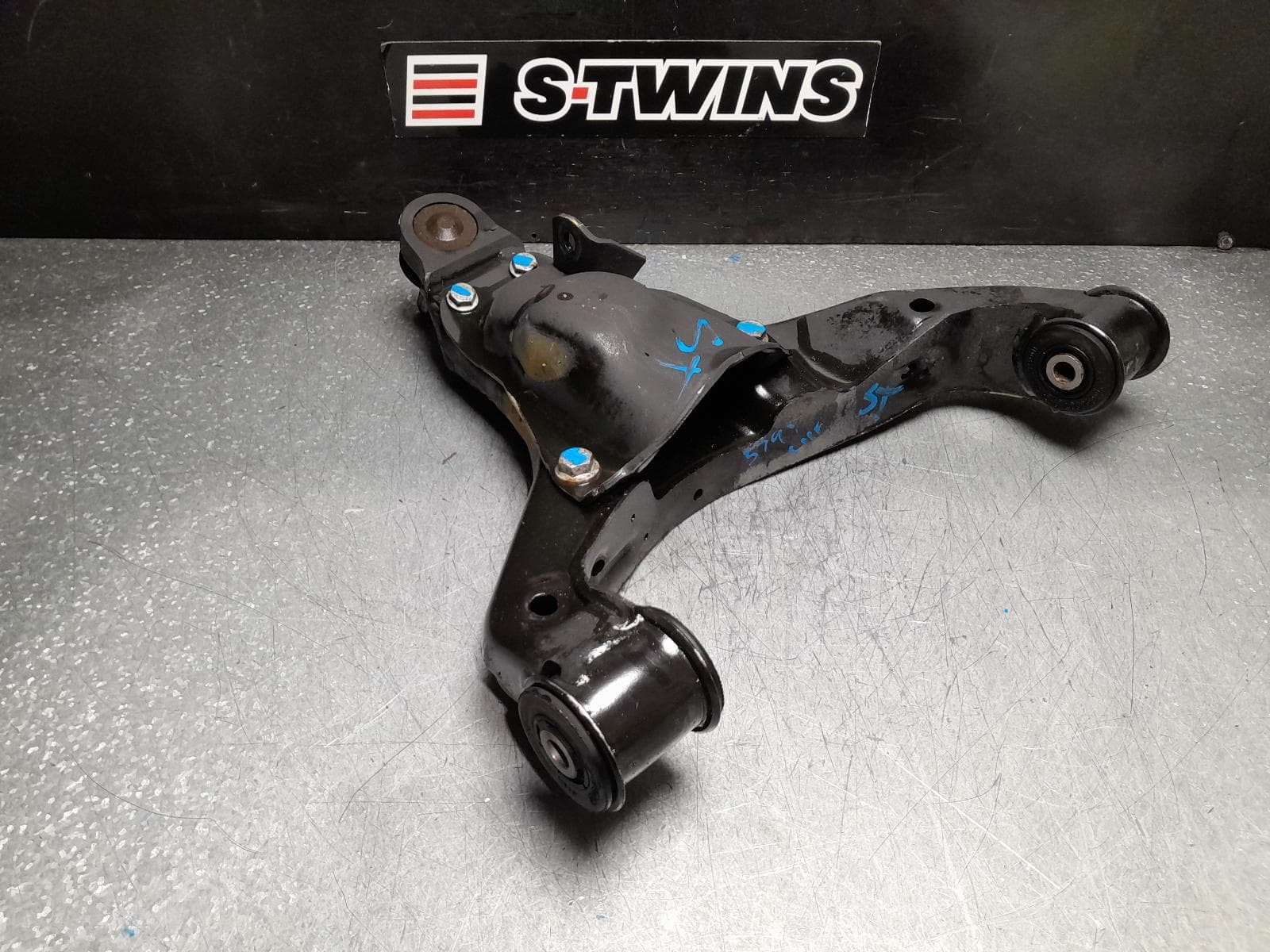 2016 MERCEDES SPRINTER LEFT FRONT LOWER CONTROL ARM SINGLE WHEEL TYPE, NCV3, 10/06-04/18 0000372223