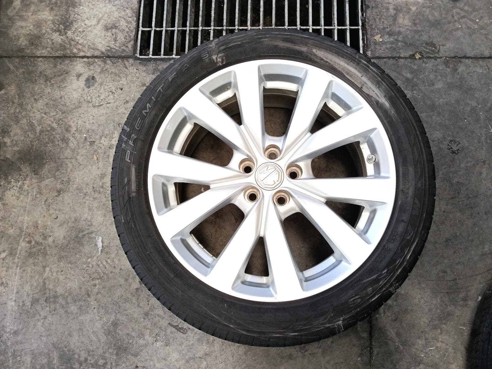 Used auto part listing image: 2023 MG ZS WHEEL MAG FACTORY, 17X6.5IN, 5 V SPOKE, AZS1, 09/17-06/25 0000418841