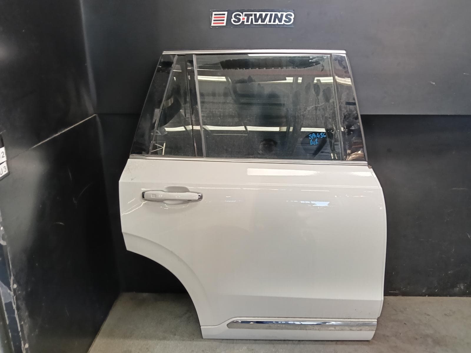 Used auto part listing image: 2016 VOLVO XC90 RIGHT REAR DOOR SLIDING Mk2, 04/15- 0000420623