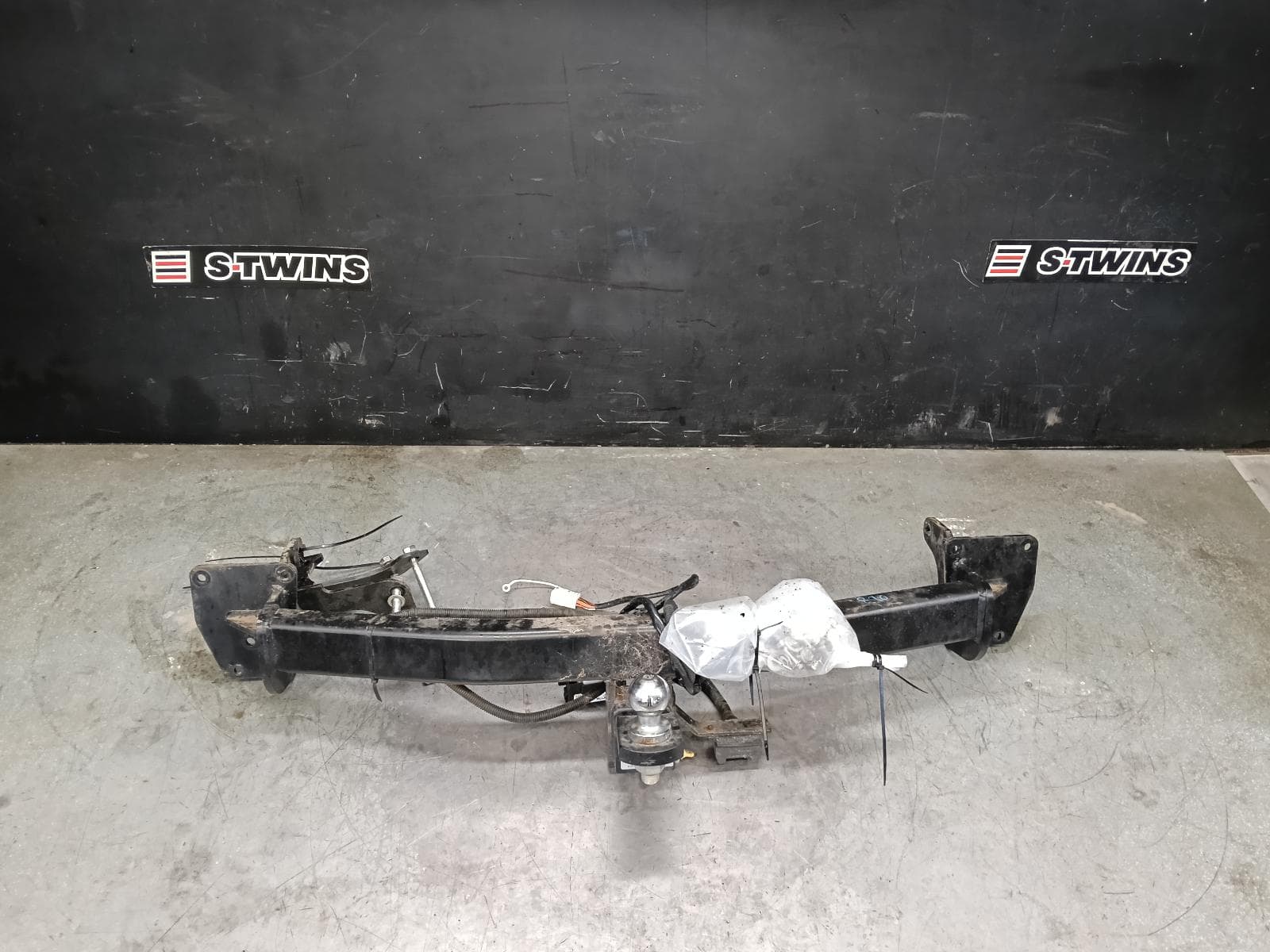 Used auto part listing image: 2014 MITSUBISHI OUTLANDER TOWBAR ZJ, GENUINE, 10/12-03/15 0000419544