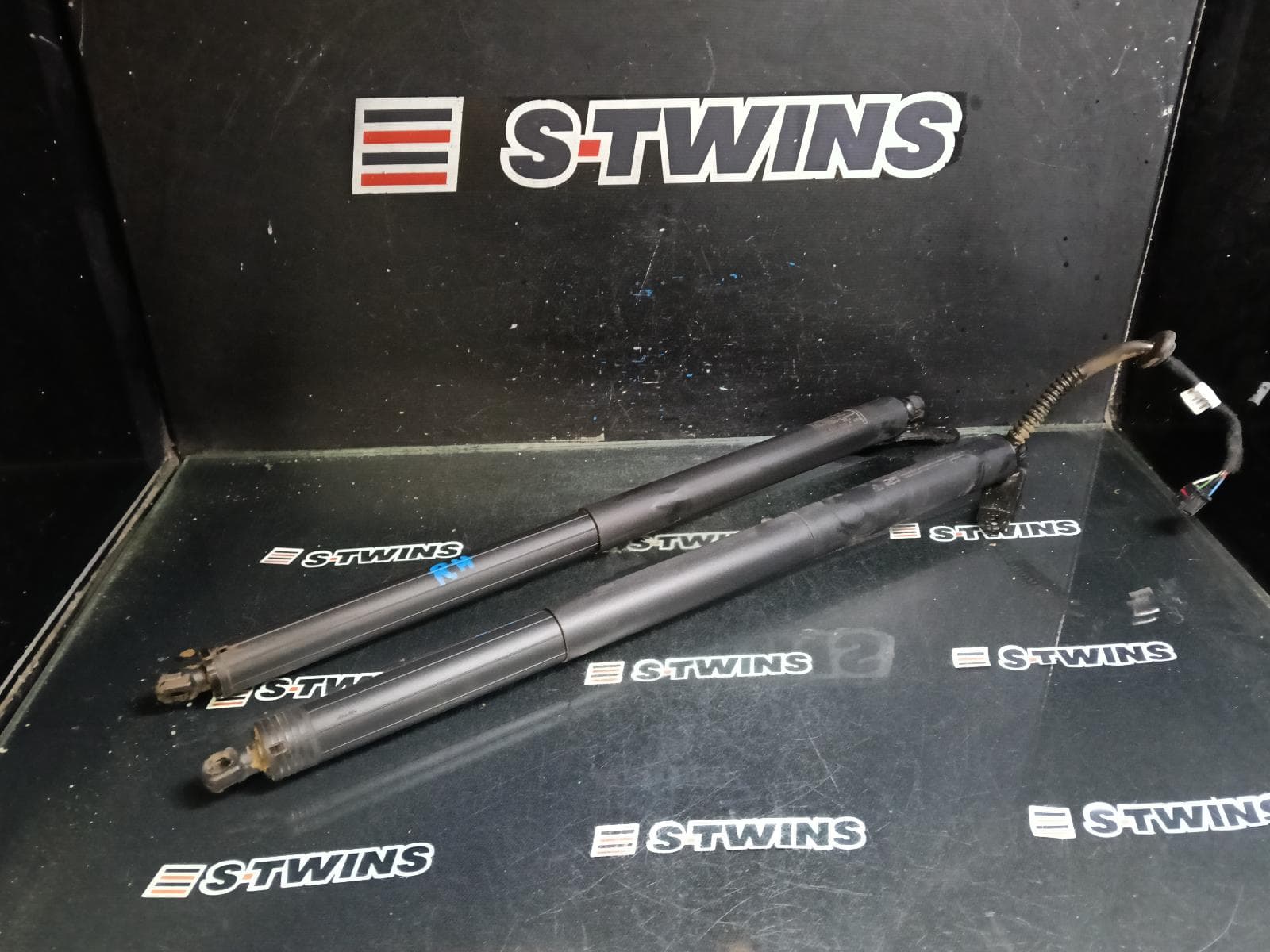 2021 VOLKSWAGEN T-ROC HATCH STRUT A1, TAILGATE STRUTS (PAIR), W/ POWER TYPE, 03/20- 0000420645