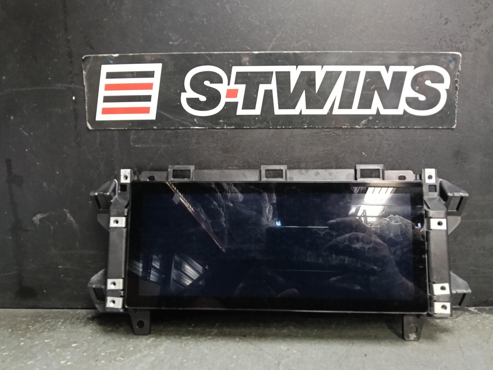 Used auto part listing image: 2020 LAND ROVER DISCOVERY SPORT DISPLAY UNIT, 10IN TOUCHSCREEN, L550, 07/19-06/23 0000417234