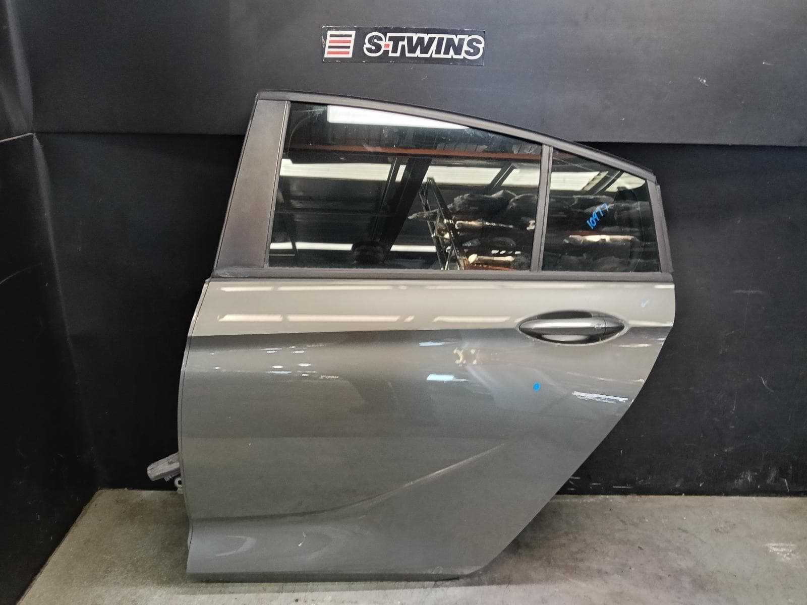 2019 HOLDEN COMMODORE LEFT REAR DOOR SLIDING ZB, HATCH, 10/17-12/20 0000420624