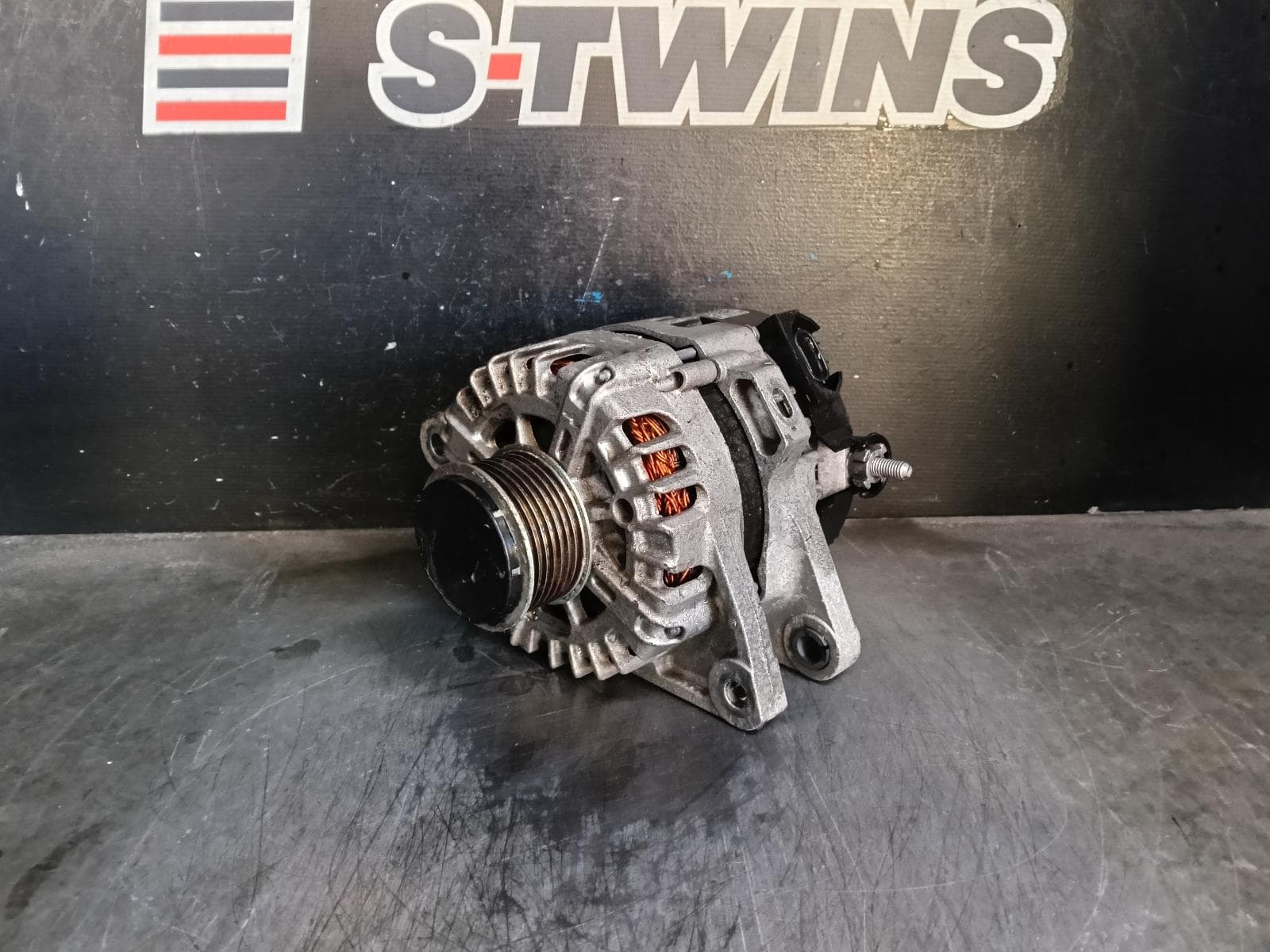 Used auto part listing image: 2020 HYUNDAI ILOAD/IMAX ALTERNATOR DIESEL, 2.5, TURBO, TQ, 3 PIN TYPE, 11/12-03/21 0000420533