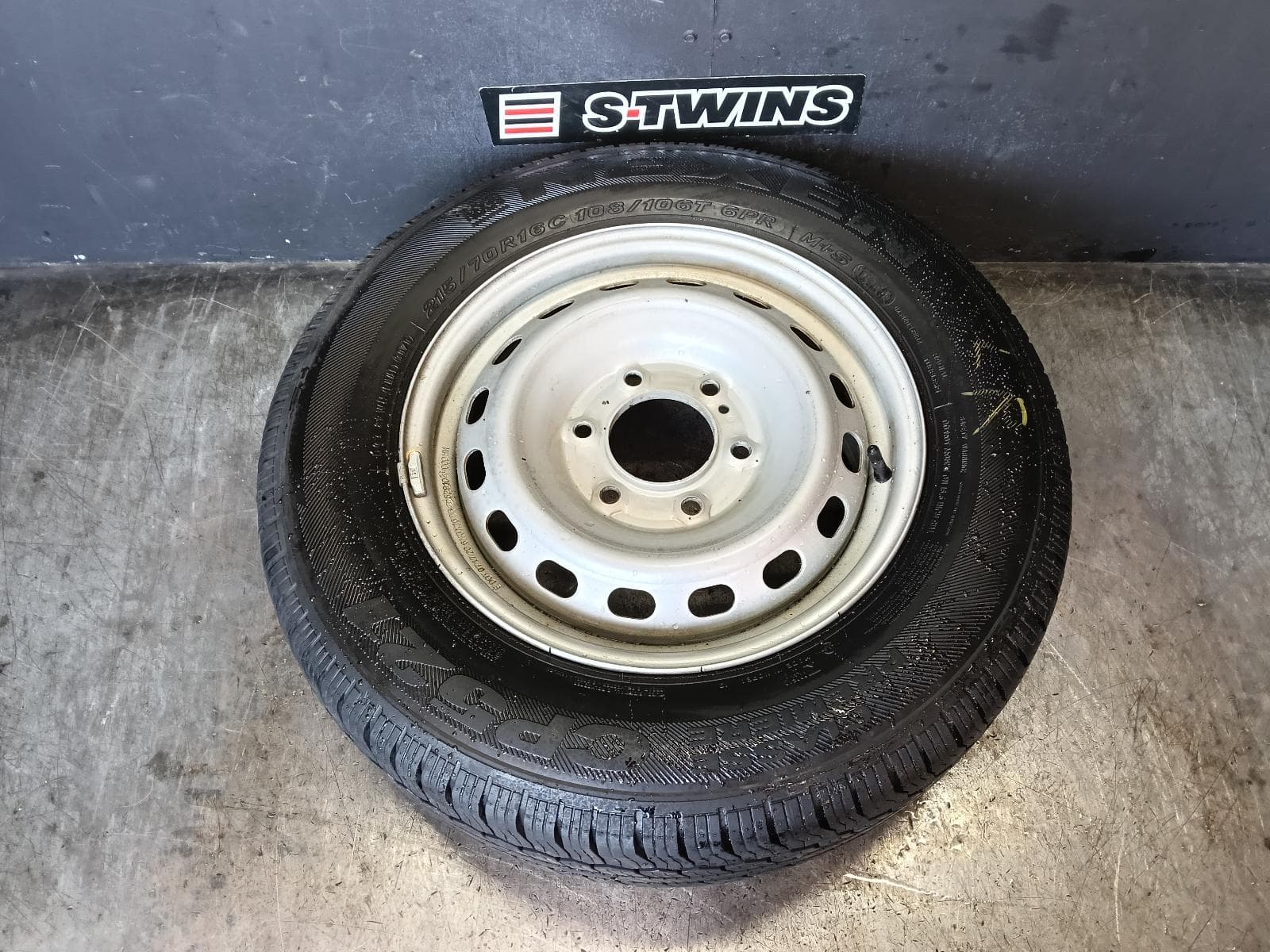 Used auto part listing image: 2020 HYUNDAI ILOAD/IMAX WHEEL STANDARD STEEL 16X6.5IN, TQ, 11/07-03/21 0000420390