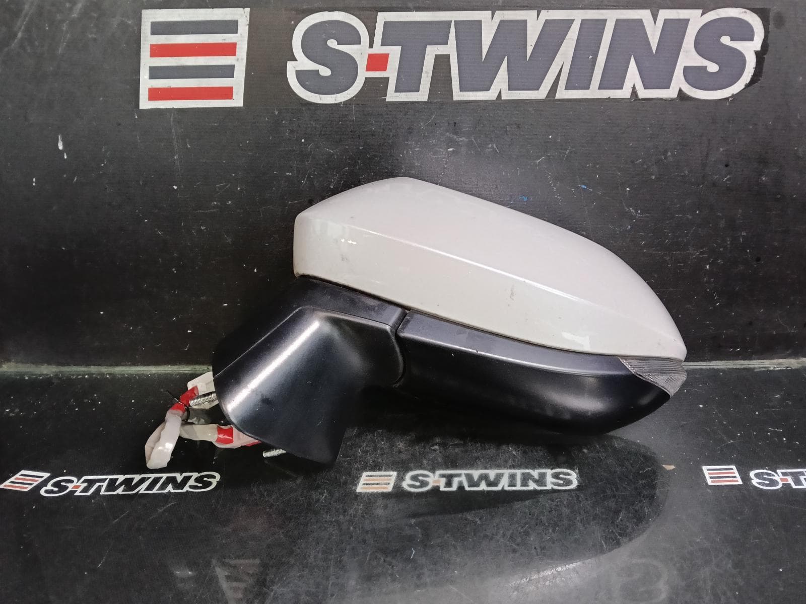 Used auto part listing image: 2022 TOYOTA COROLLA LEFT DOOR MIRROR E210, HATCH, NON BLINDSPOT MONITOR, NON LANE ASSIST TYPE, 07/18- 0000420614