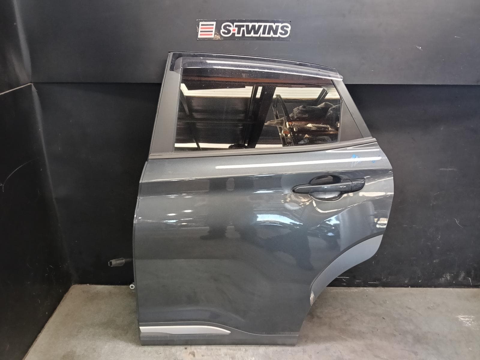 2017 HYUNDAI KONA LEFT REAR DOOR SLIDING OS, 09/17-07/23 0000420634