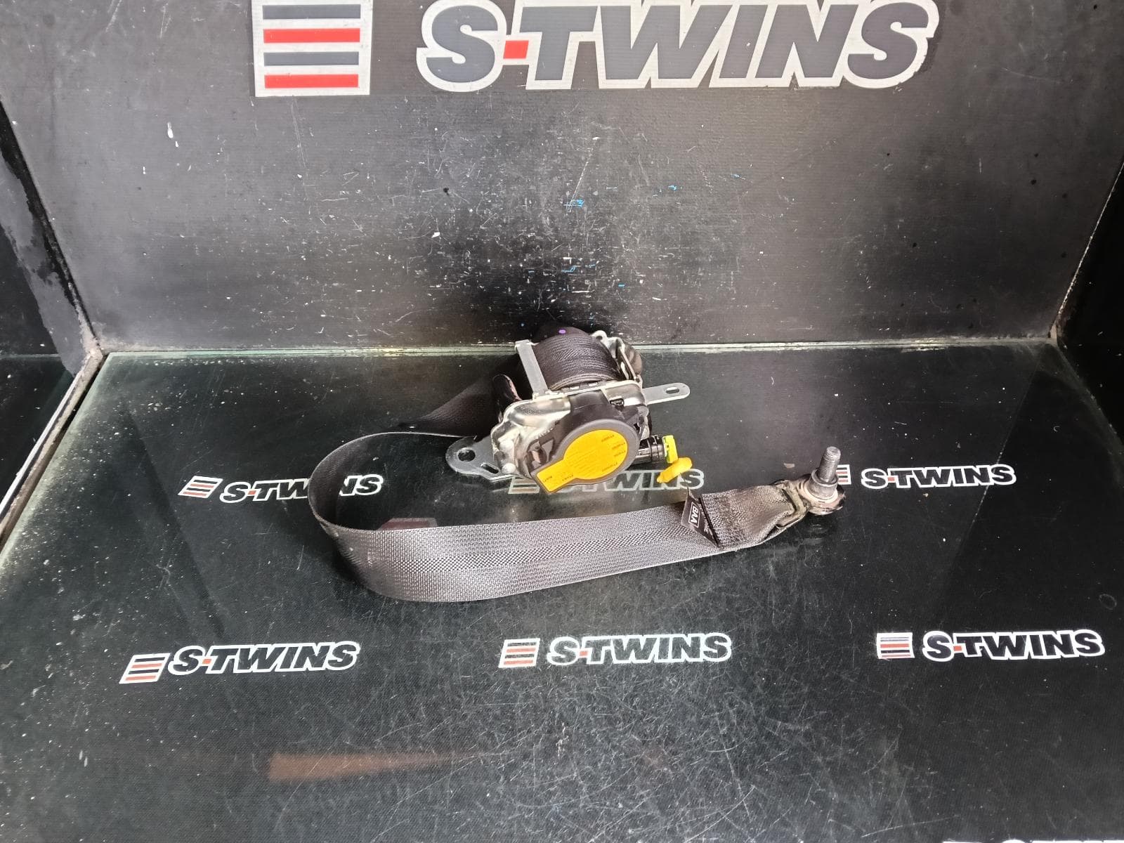 Used auto part listing image: 2017 TOYOTA C-HR SEAT BELT STALK LH FRONT, SEAT BELT ONLY, GEN 1, 12/16-09/23 0000420327