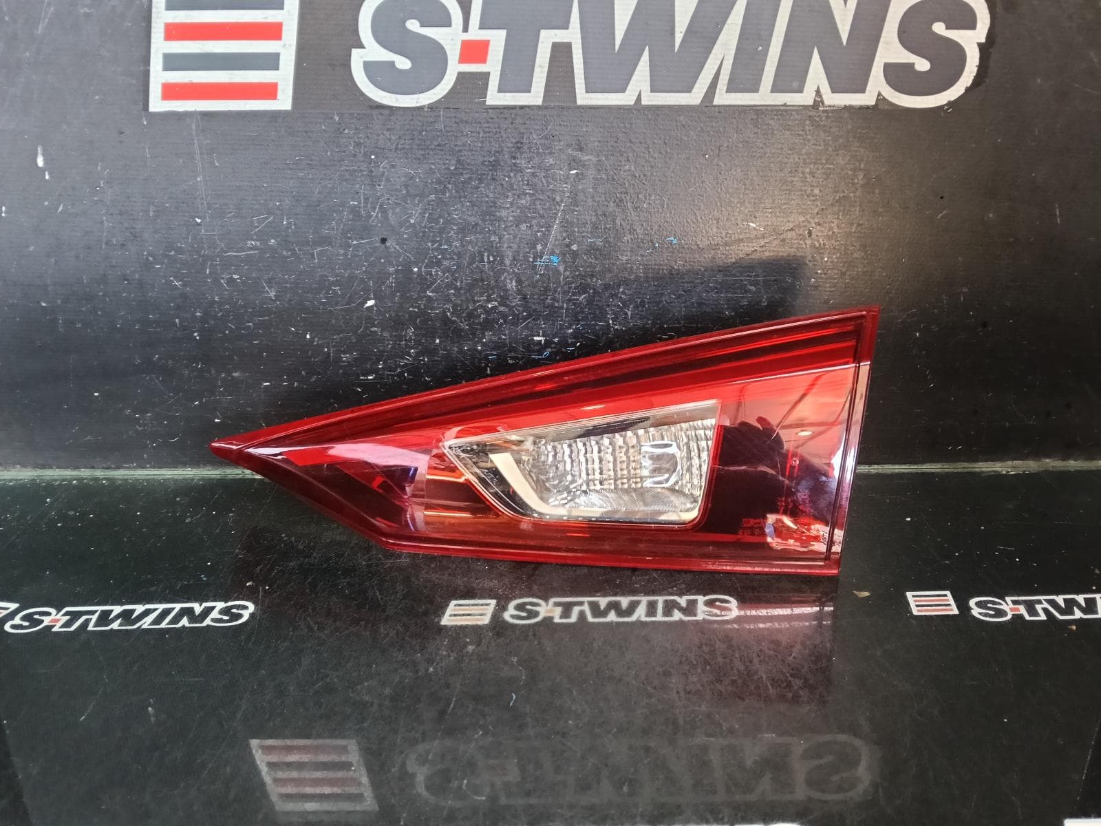 2016 MAZDA 3 REAR GARNISH BOOTLID LAMP (RH SIDE), LED TYPE, BM-BN, 11/13-02/19 0000420394