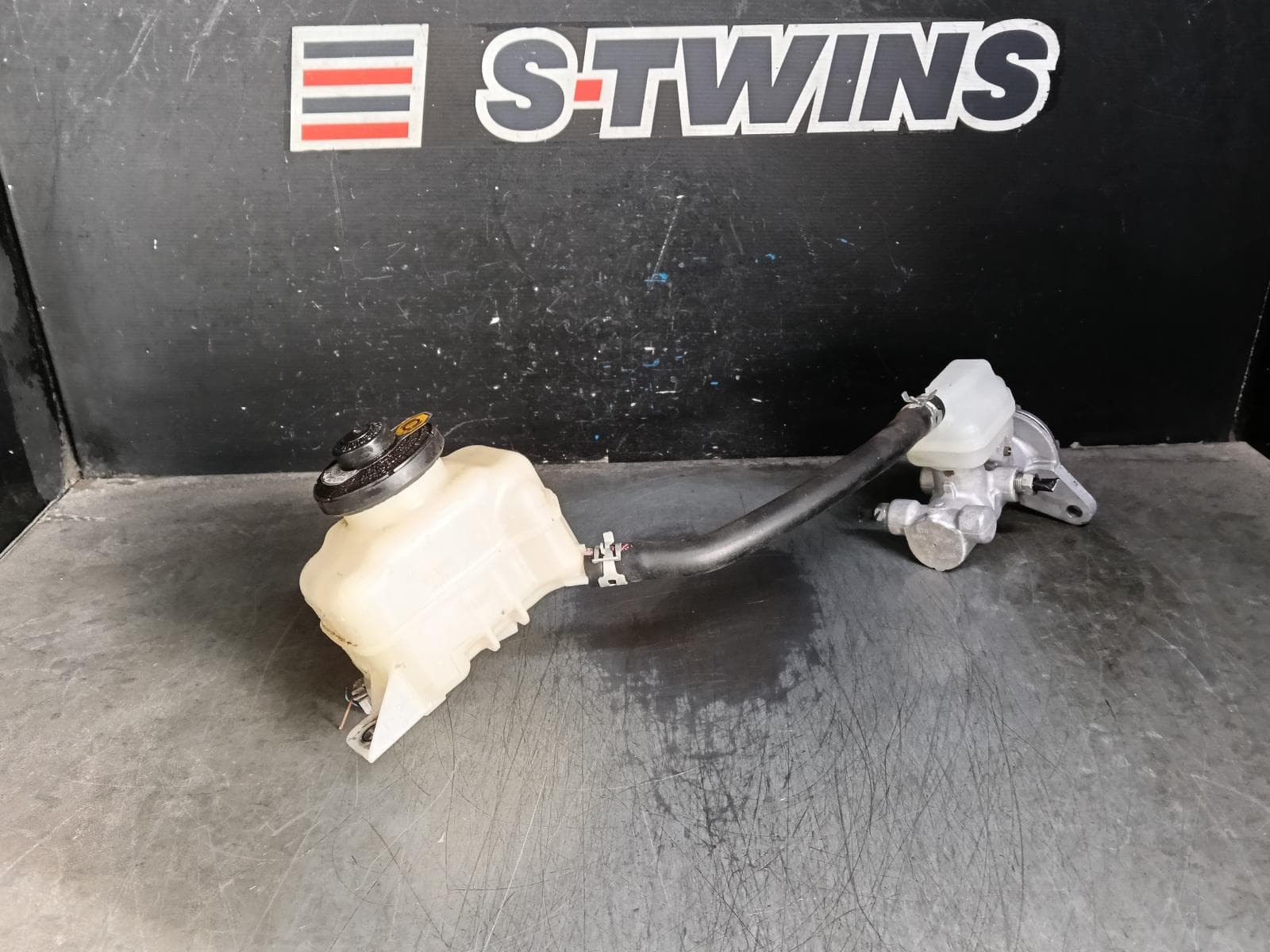 Used auto part listing image: 2018 TOYOTA KLUGER MASTER CYLINDER XU50 SERIES, 03/14-02/21 0000415316