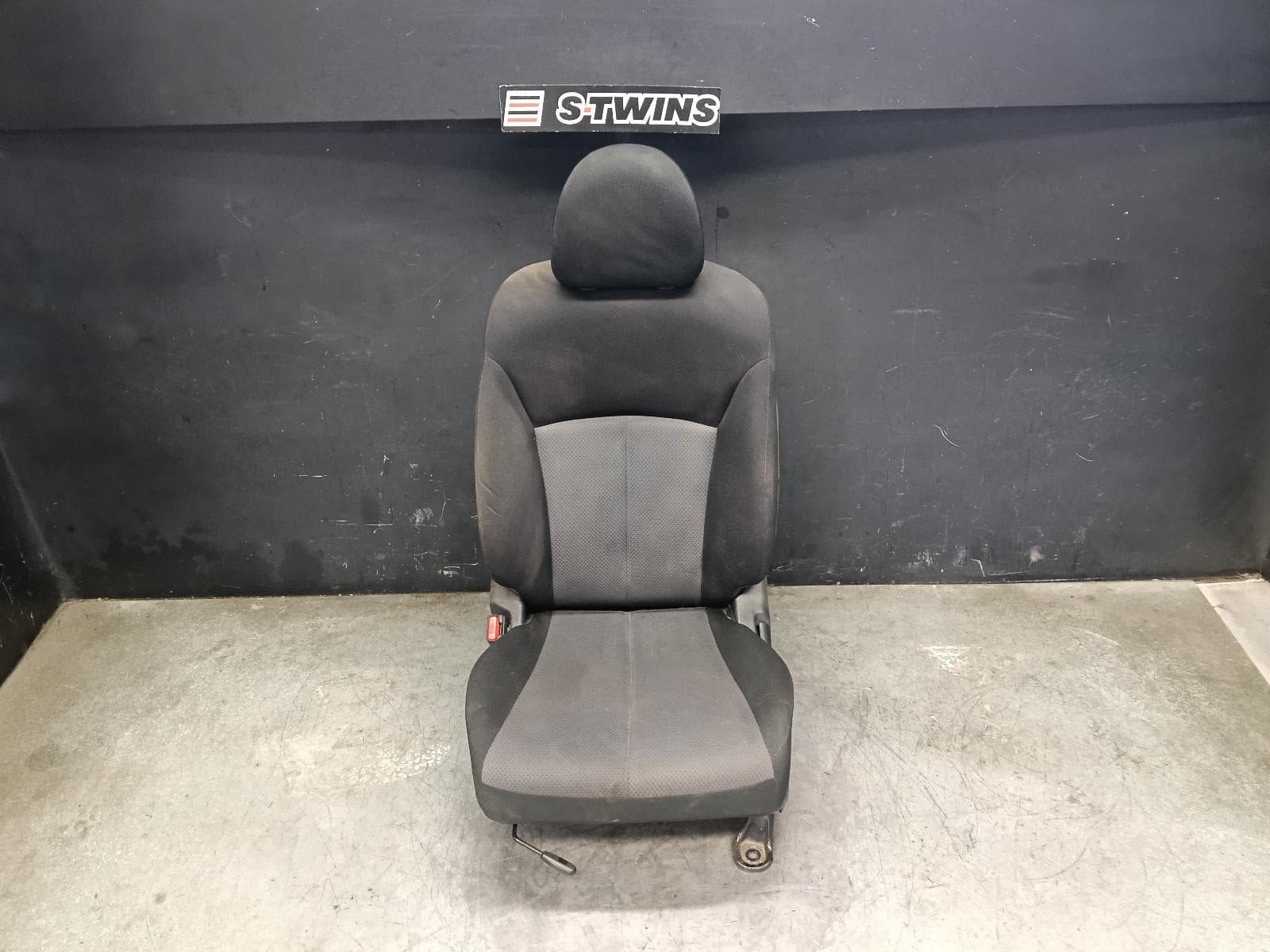 Used auto part listing image: 2022 MITSUBISHI TRITON FRONT SEAT LH FRONT, MQ-MR, CLOTH, BLACK/GREY, GLX/GLX ADAS/GLX+, 03/15-10/23 0000420720
