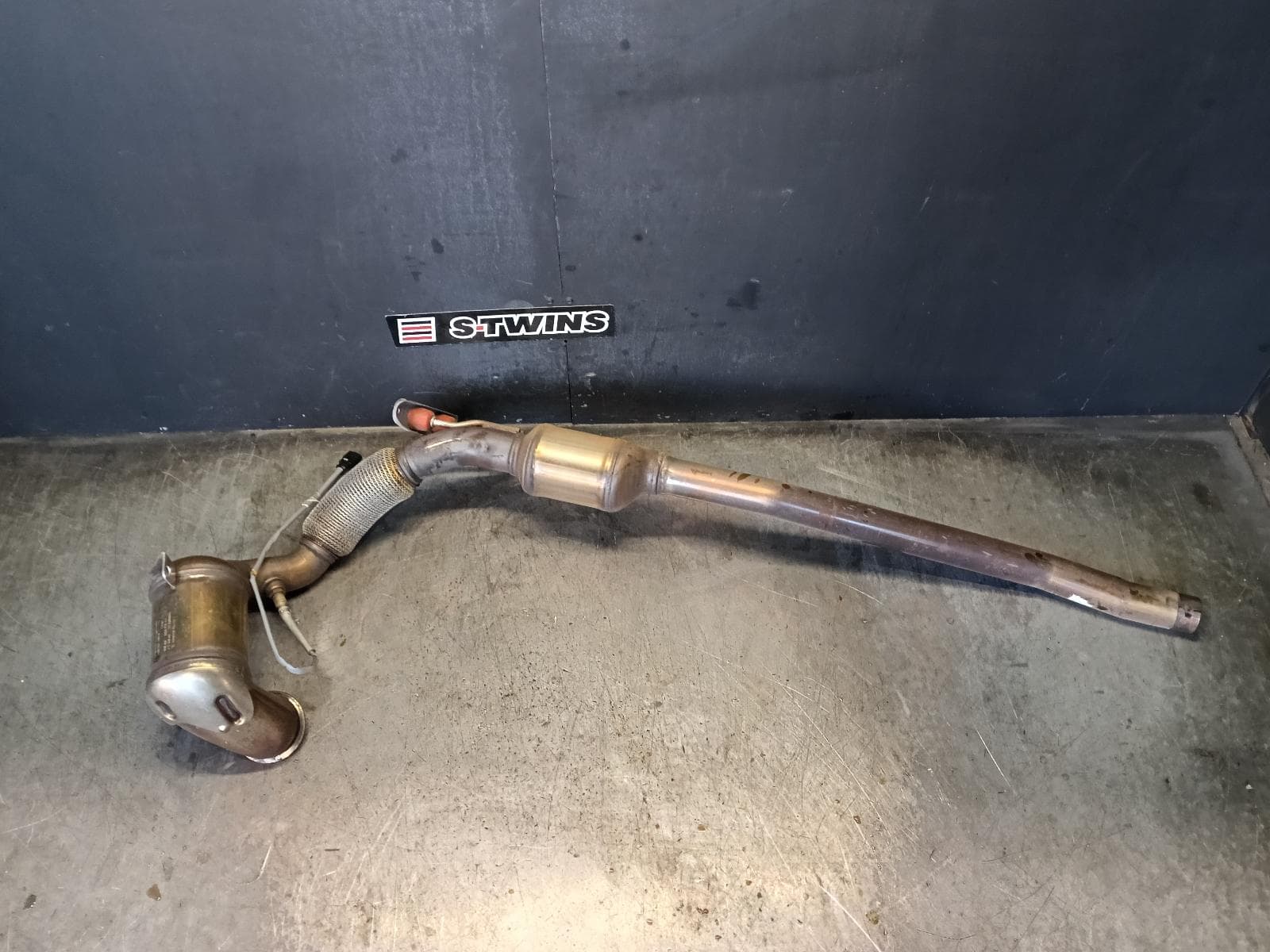 Used auto part listing image: 2021 VOLKSWAGEN T-ROC CATALYTIC CONVERTER DOWNPIPE-CAT TYPE, 2.0, PETROL, CZPB CODE, A1, 03/20- 0000420886
