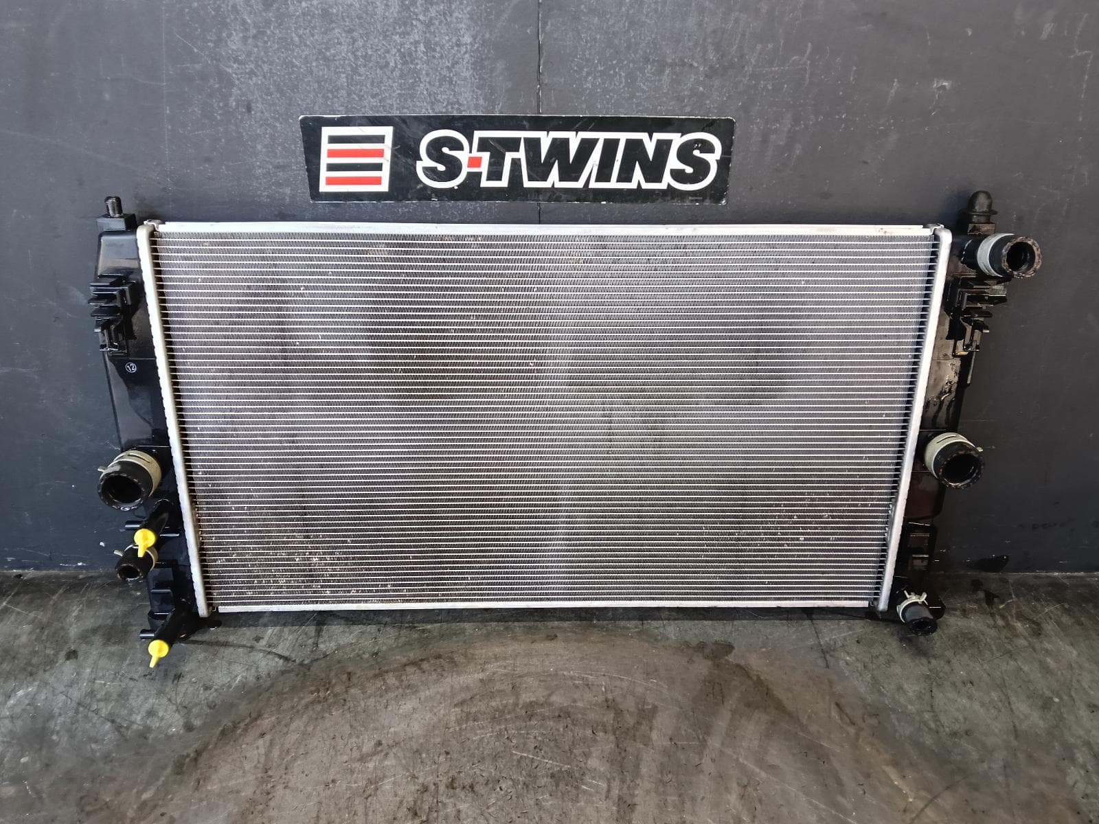 Used auto part listing image: 2022 TOYOTA COROLLA RADIATOR AUTO, 1.8, PETROL, 2ZR-FXE, HEV, E210, 07/20- 0000420608
