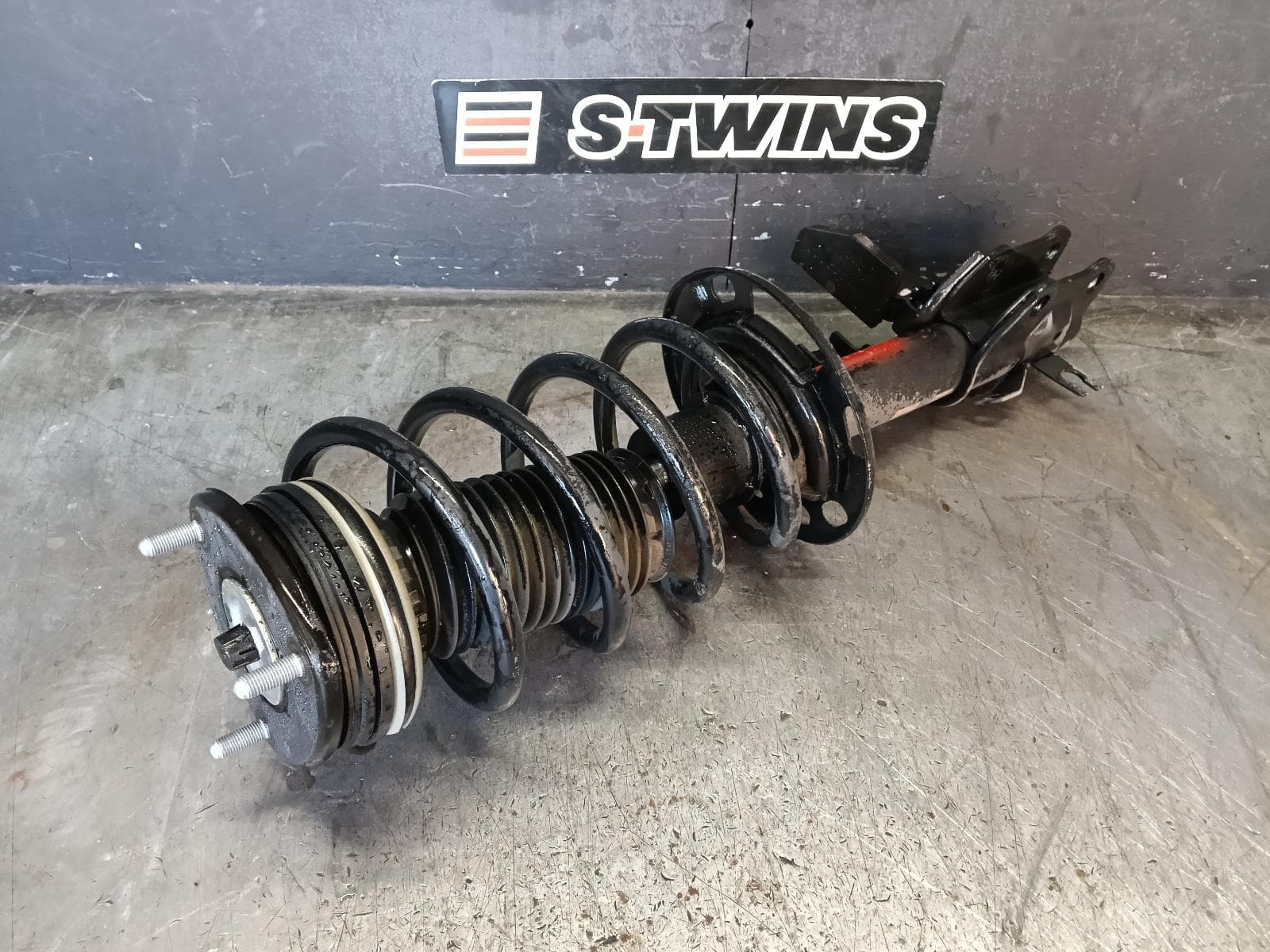 Used auto part listing image: 2019 MAZDA CX9 LEFT FRONT STRUT TC, 2.5, PETROL, AWD, 07/16-12/24 0000420674