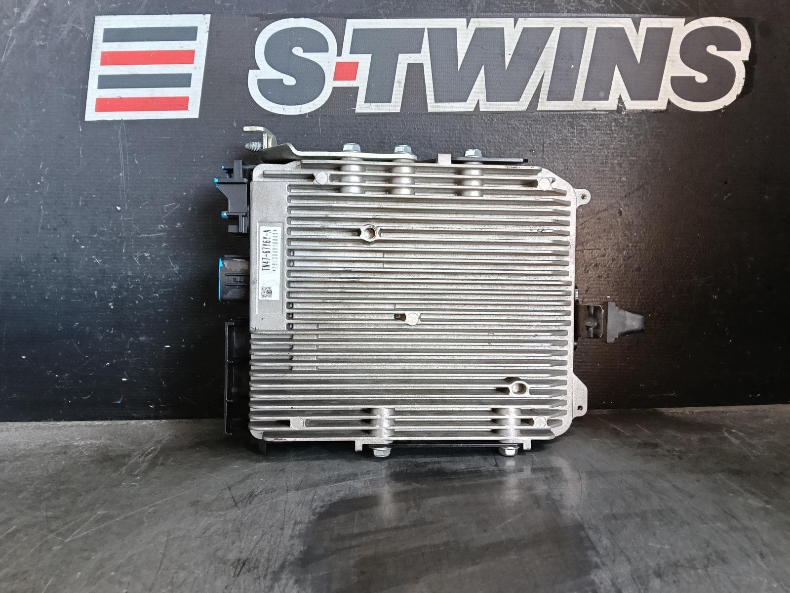 Used auto part listing image: 2019 MAZDA CX9 CAPACITOR MODULE, P/N TK5667CZ0A, TC, 07/16-12/24 0000420675