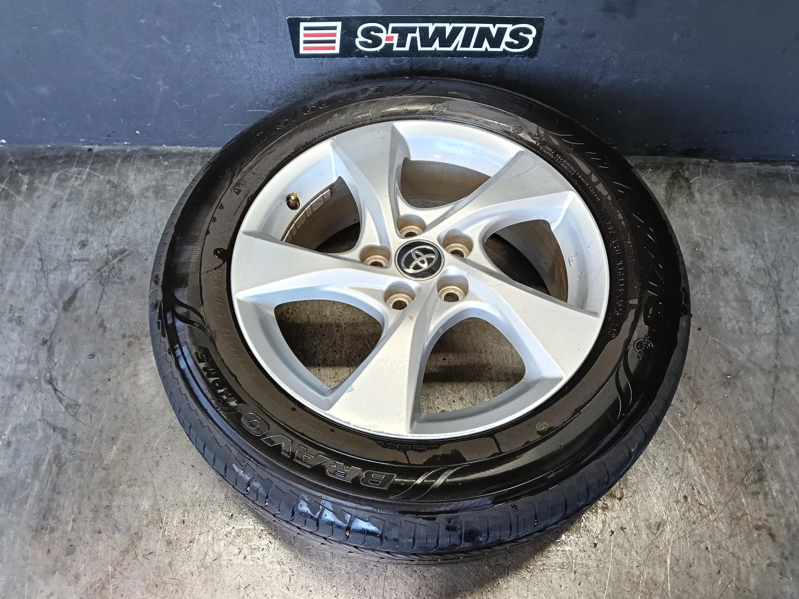 2017 TOYOTA C-HR WHEEL MAG FACTORY, 17X6.5IN, 5 SPOKE, LIGHT GREY, GEN 1, 12/16-09/19 0000420783