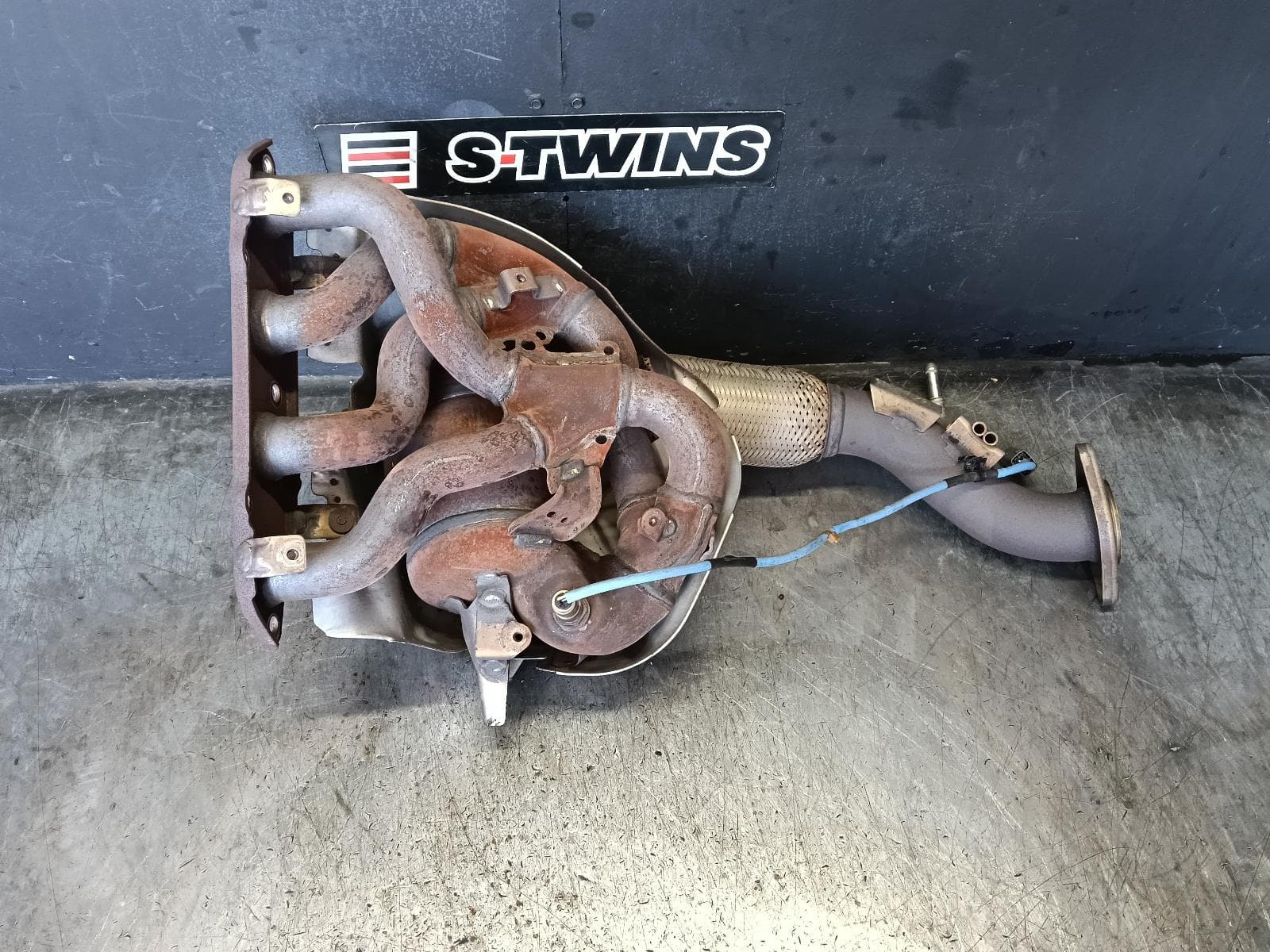 Used auto part listing image: 2016 MAZDA 3 CATALYTIC CONVERTER MANIFOLD-CAT TYPE, 2.5, PETROL, BM-BN, 11/13-02/19 0000420751