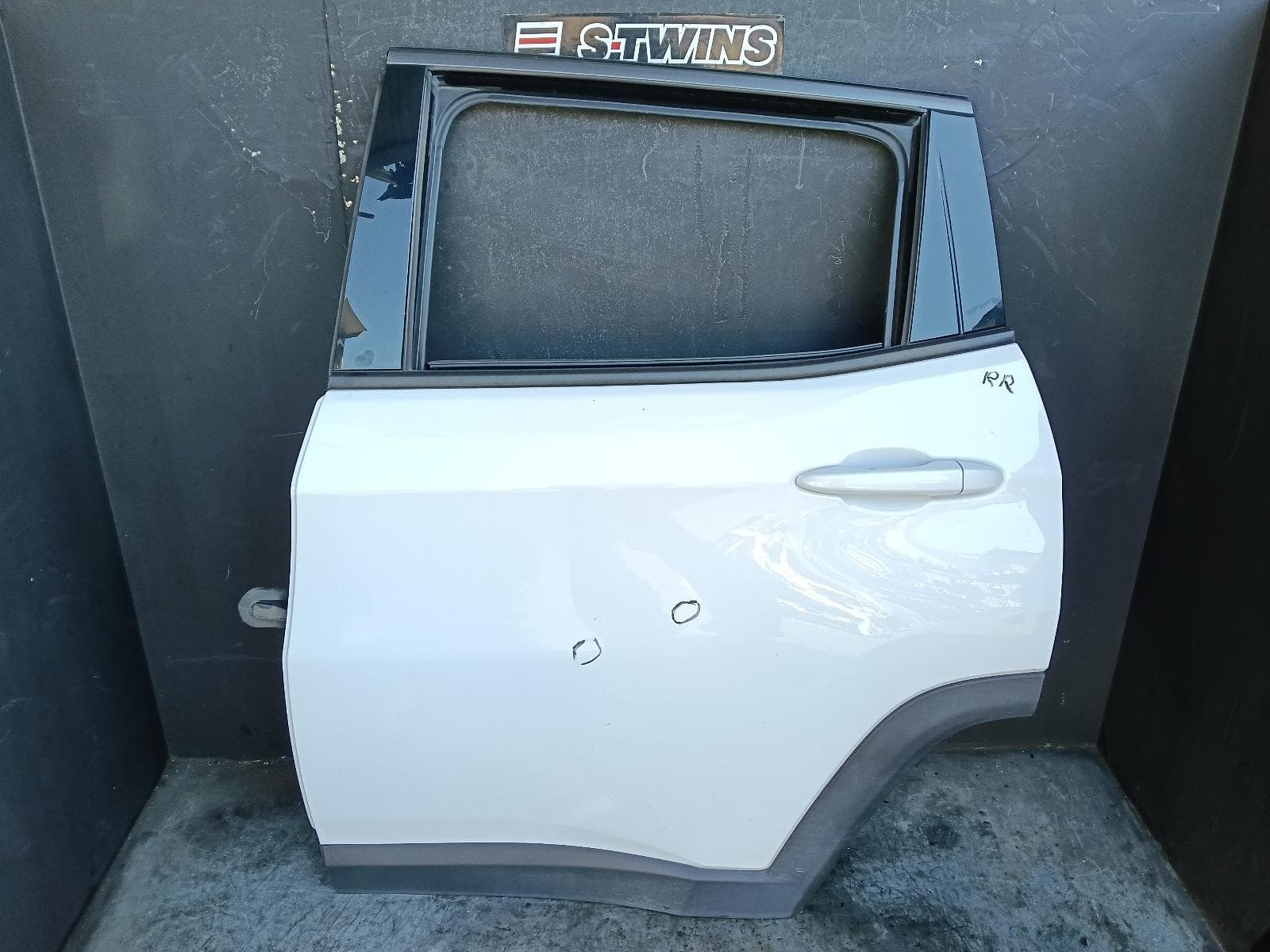 Used auto part listing image: 2022 JEEP COMPASS LEFT REAR DOOR SLIDING M6, 10/17- 0000420711