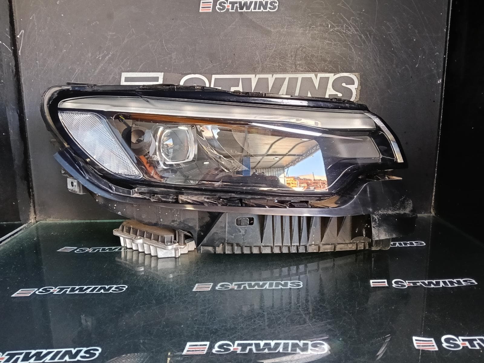 Used auto part listing image: 2022 JEEP COMPASS RIGHT HEADLAMP M6, W/ LED, PROJECTOR TYPE, 04/21- 0000420829