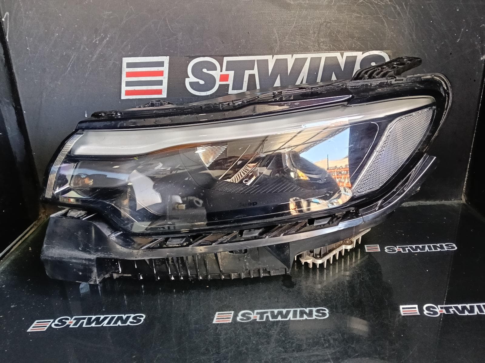 2022 JEEP COMPASS LEFT HEADLAMP M6, W/ LED, PROJECTOR TYPE, 04/21- 0000420830
