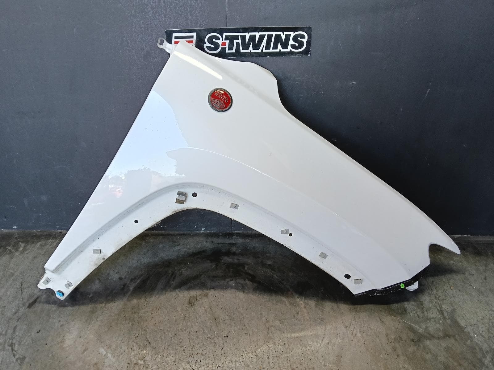 Used auto part listing image: 2022 JEEP COMPASS RIGHT GUARD M6, 10/17- 0000420814