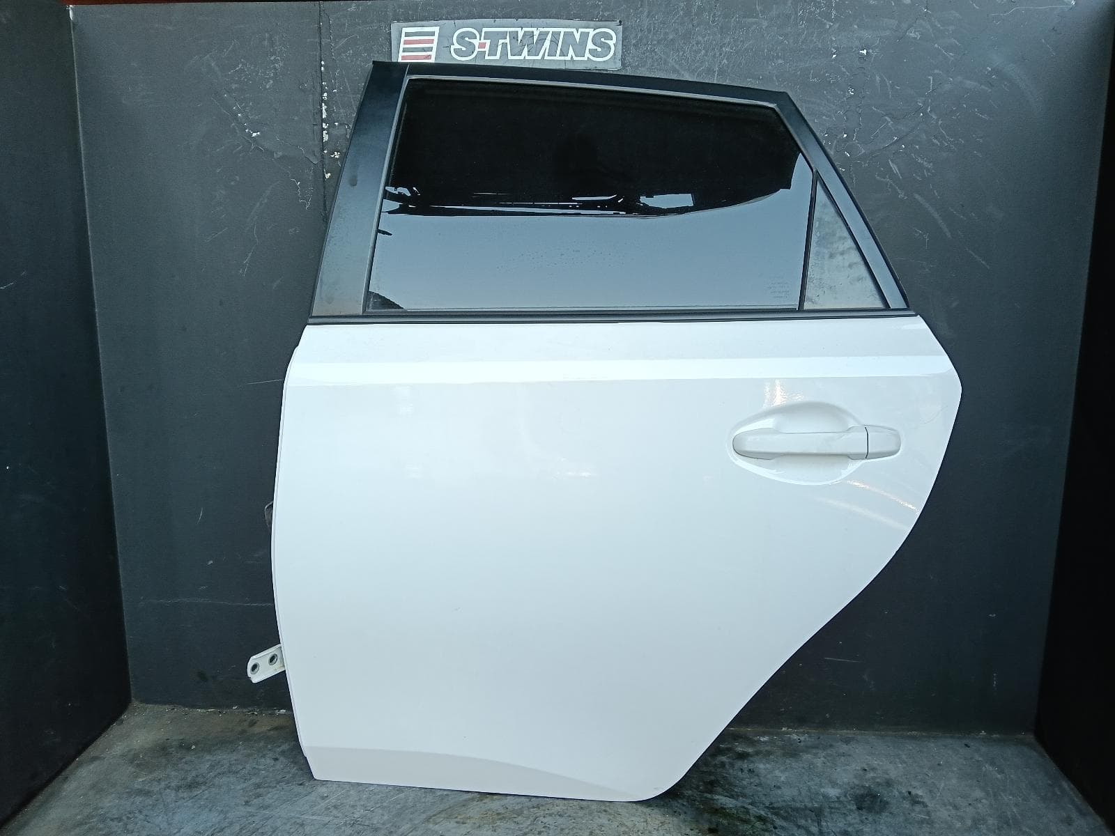 2017 TOYOTA COROLLA LEFT REAR DOOR SLIDING ZRE182R/ZWE186R, HATCH, 08/12-06/18 0000420895