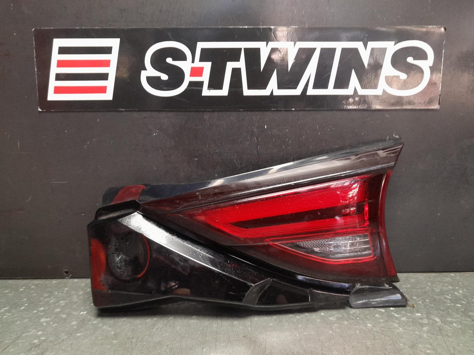 2017 MAZDA CX5 RIGHT TAILLIGHT IN BUMPER REFLECTOR, KF, 02/17-08/21 0000359844