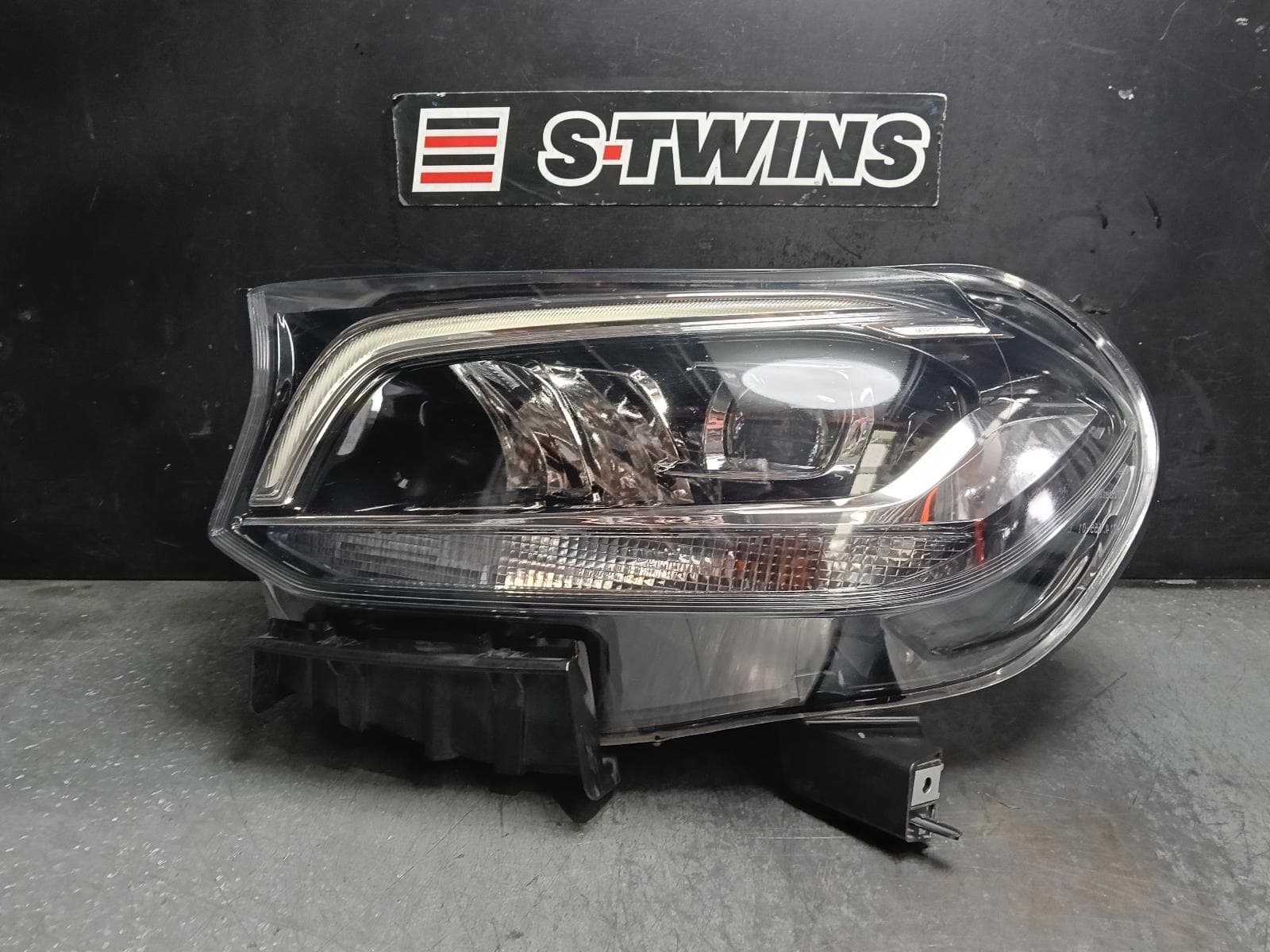 Used auto part listing image: 2020 MERCEDES X CLASS LEFT HEADLAMP X470, LED TYPE, 02/18-06/20 0000420994