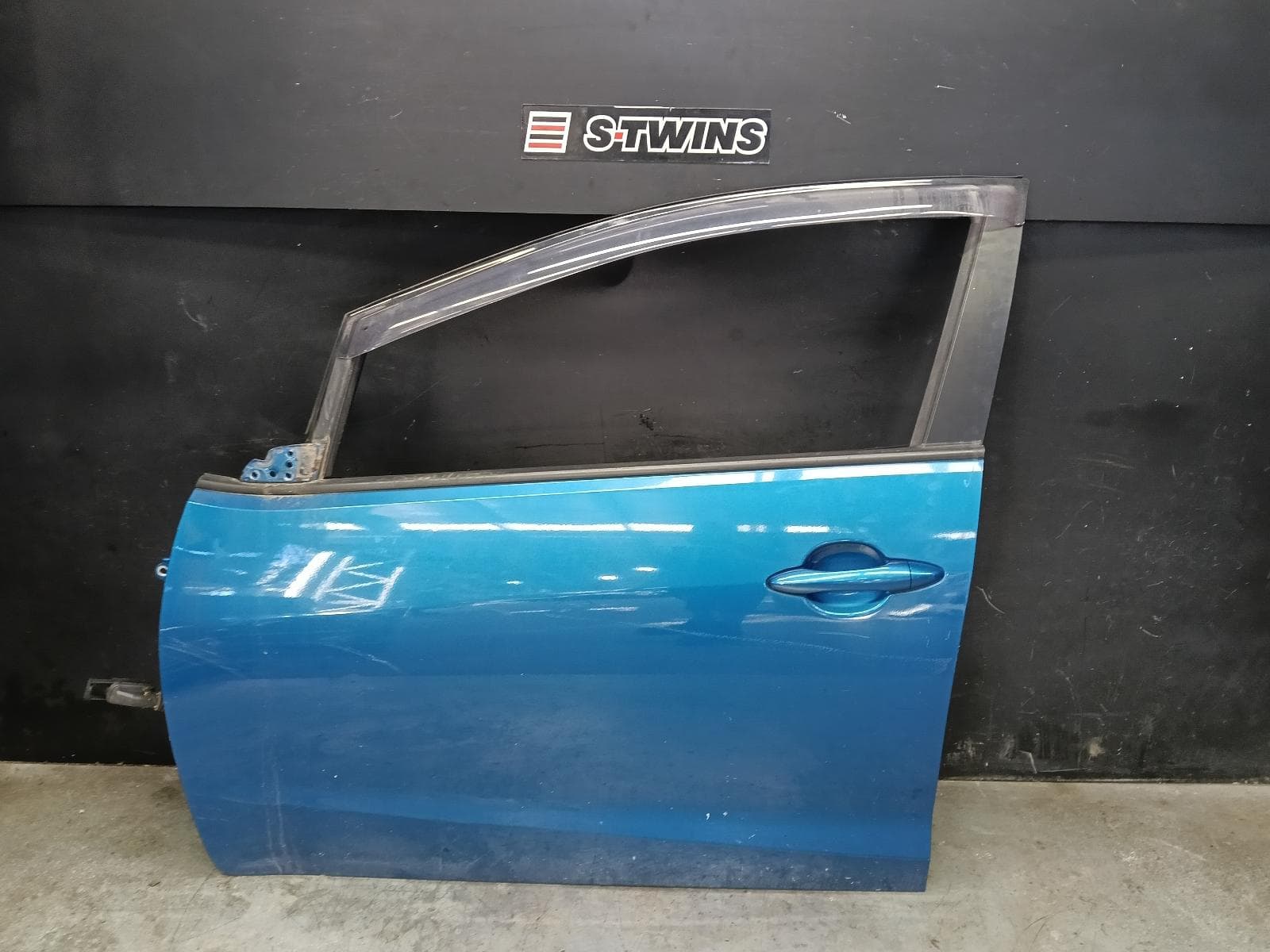 Used auto part listing image: 2014 KIA CERATO LEFT FRONT DOOR YD, COUPE/KOUP, 11/13-12/16 0000420851