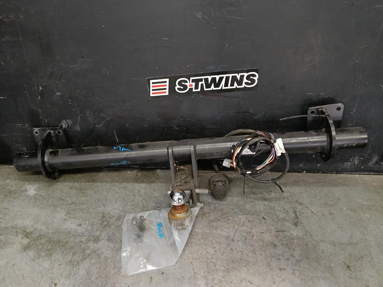 Used auto part listing image: 2016 VOLVO XC90 TOWBAR Mk2, 04/15- 0000421009