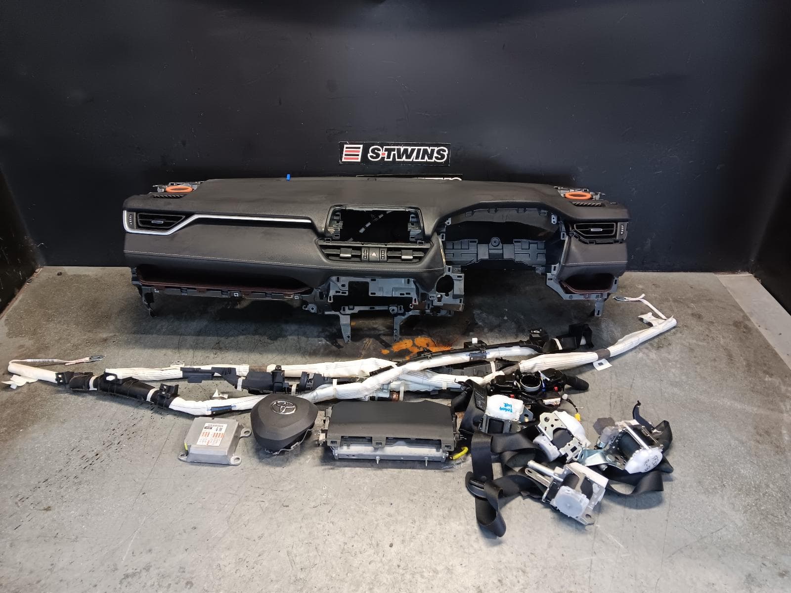 Used auto part listing image: 2024 TOYOTA RAV4 AIRBAG ASSEMBLY DUAL AIRBAG ASSY, XA50, 11/18-12/25 0000409059