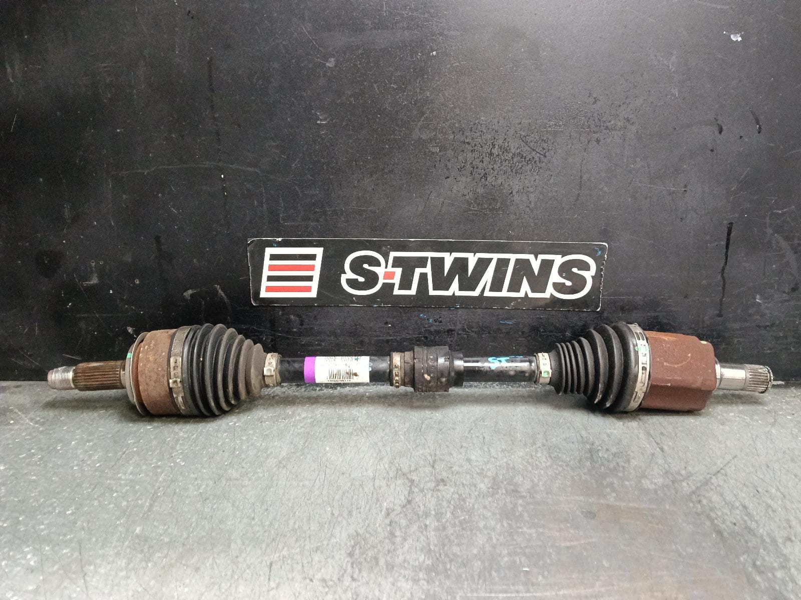 Used auto part listing image: 2018 HONDA CIVIC LEFT DRIVESHAFT AUTO T/M, PETROL, 1.5, TURBO, 10TH GEN, 05/16-08/21 0000421058