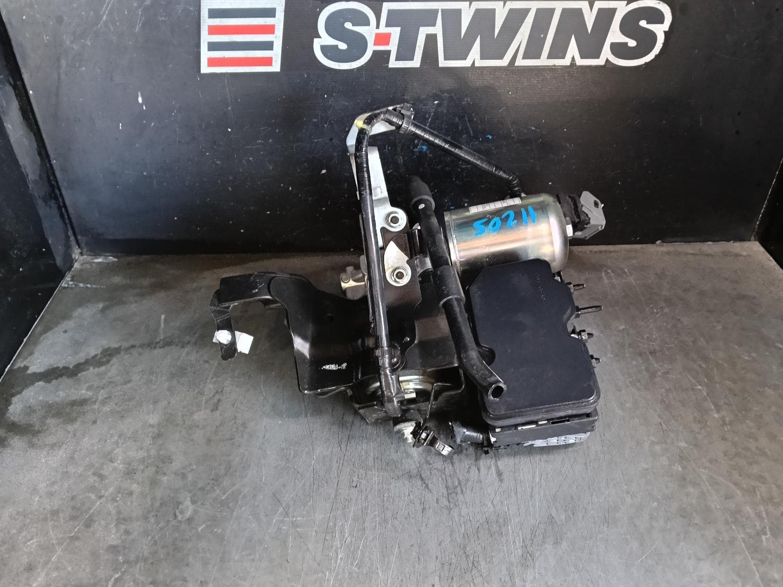 Used auto part listing image: 2022 TOYOTA COROLLA ABS PUMP MODULATOR ZWE211R, HYBRID, P/N 4405012G10, 07/18- 0000420762