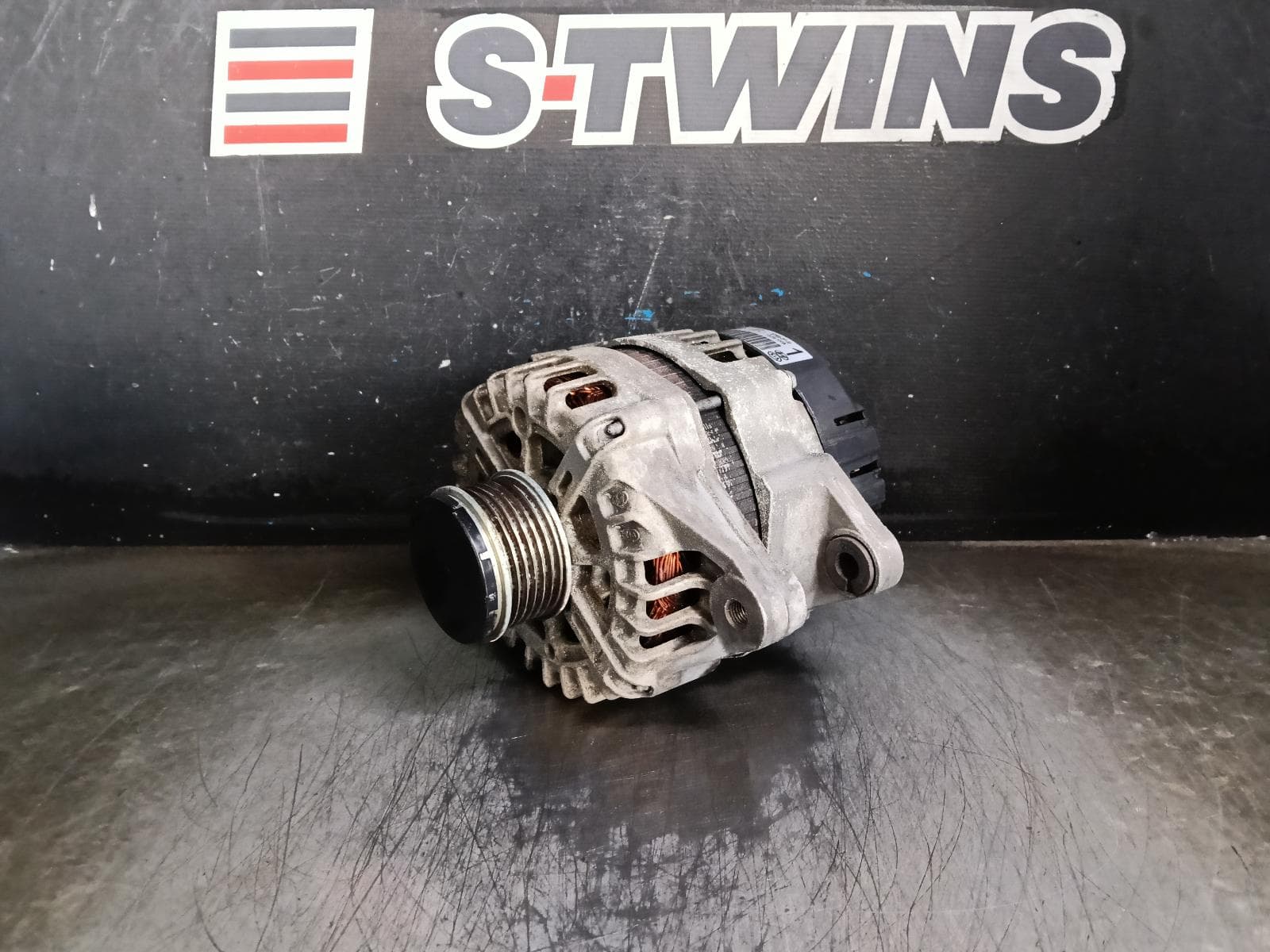 Used auto part listing image: 2014 HYUNDAI SANTA FE ALTERNATOR DIESEL, 2.2, D4HB, TURBO, CM-DM, 11/09-05/15 0000421109