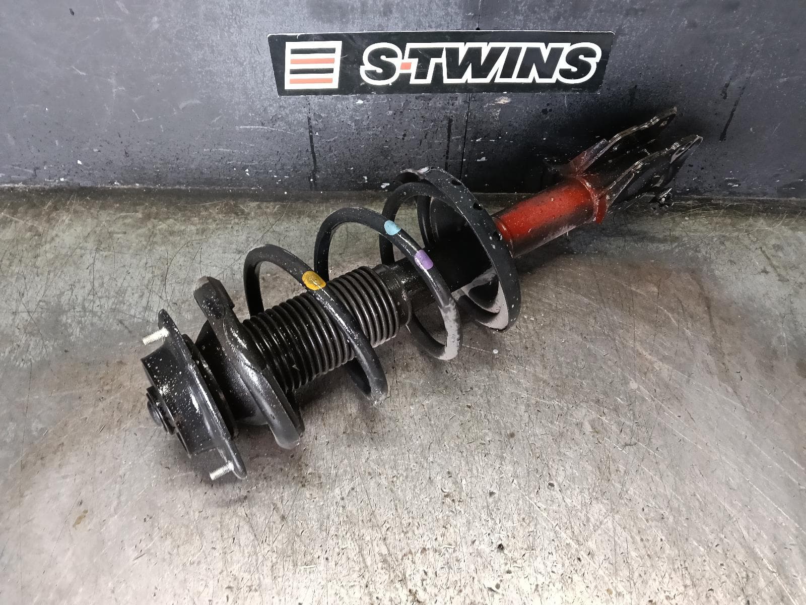 Used auto part listing image: 2016 SUBARU OUTBACK LEFT FRONT STRUT 6TH GEN, 2.5/3.6, PETROL, 08/14-12/20 0000420953