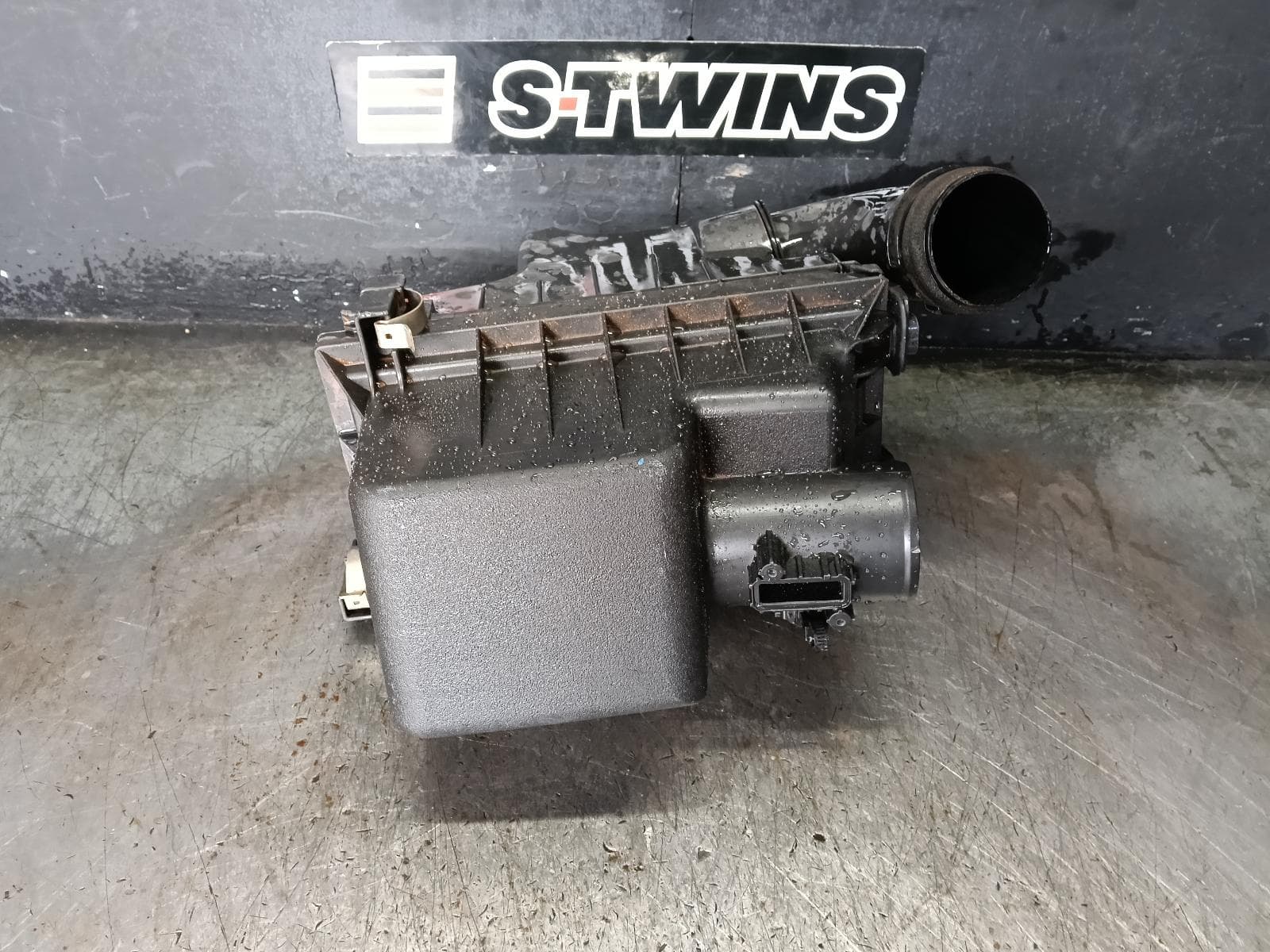 Used auto part listing image: 2017 TOYOTA C-HR AIR CLEANER BOX AIR CLEANER, GEN 1, 1.2, PETROL, 12/16-09/23 0000420875