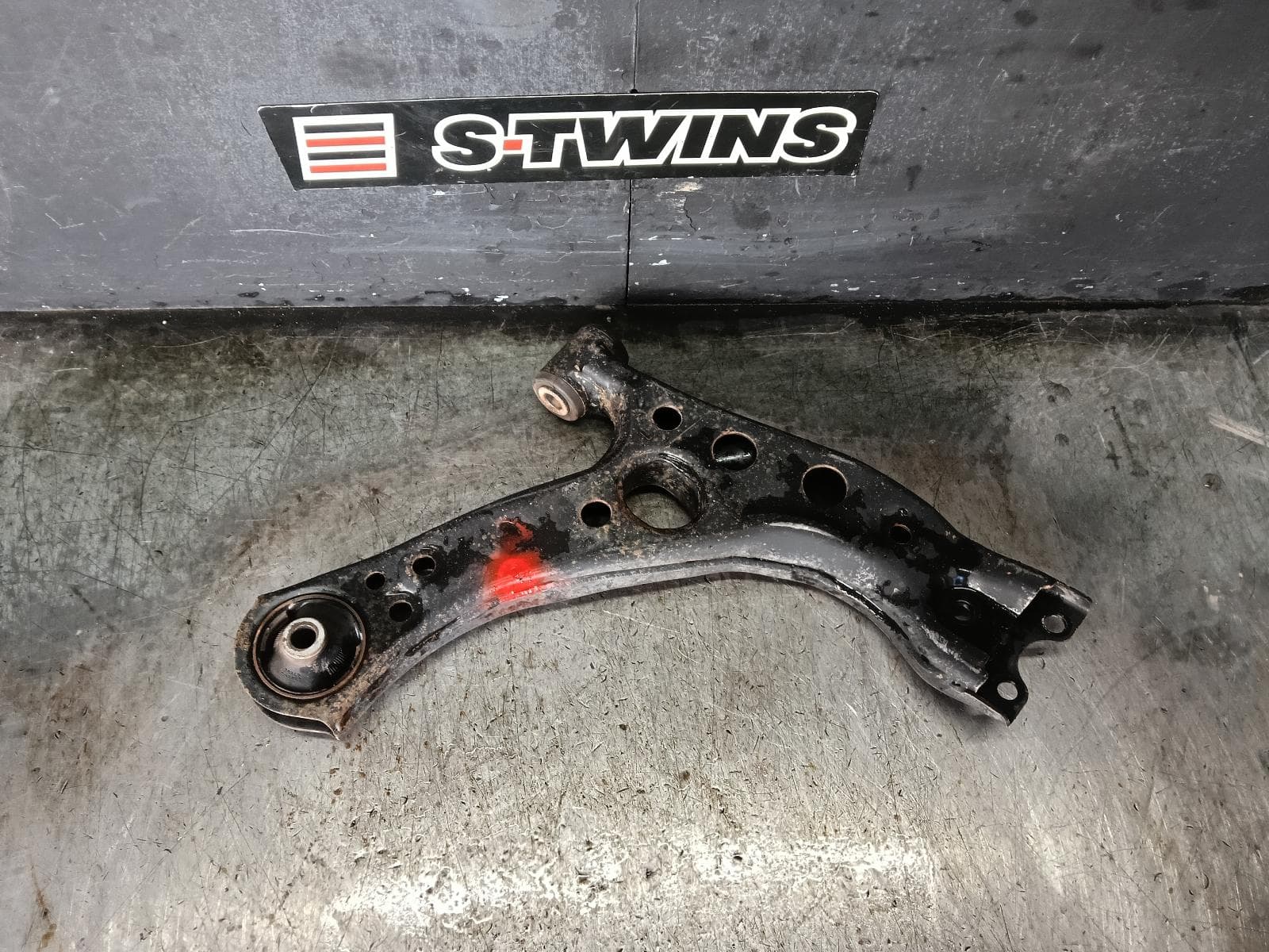 2017 TOYOTA C-HR LEFT FRONT LOWER CONTROL ARM GEN 1, 12/16-09/23 0000420880