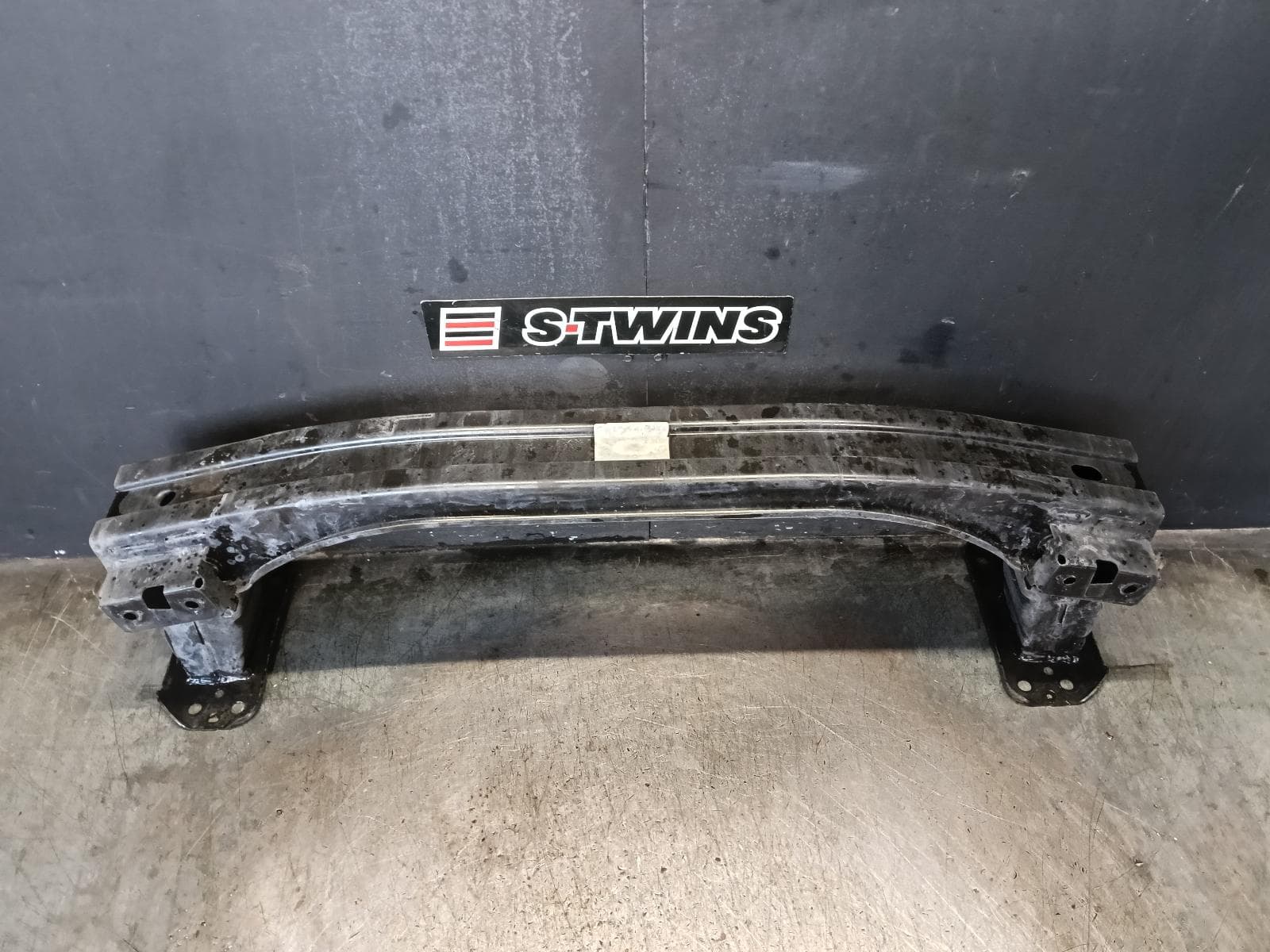 Used auto part listing image: 2022 JEEP COMPASS F BAR REINFORC BRACK M6, MAIN REINFORCEMENT, TRAILHAWK, 10/17-12/23 0000421137