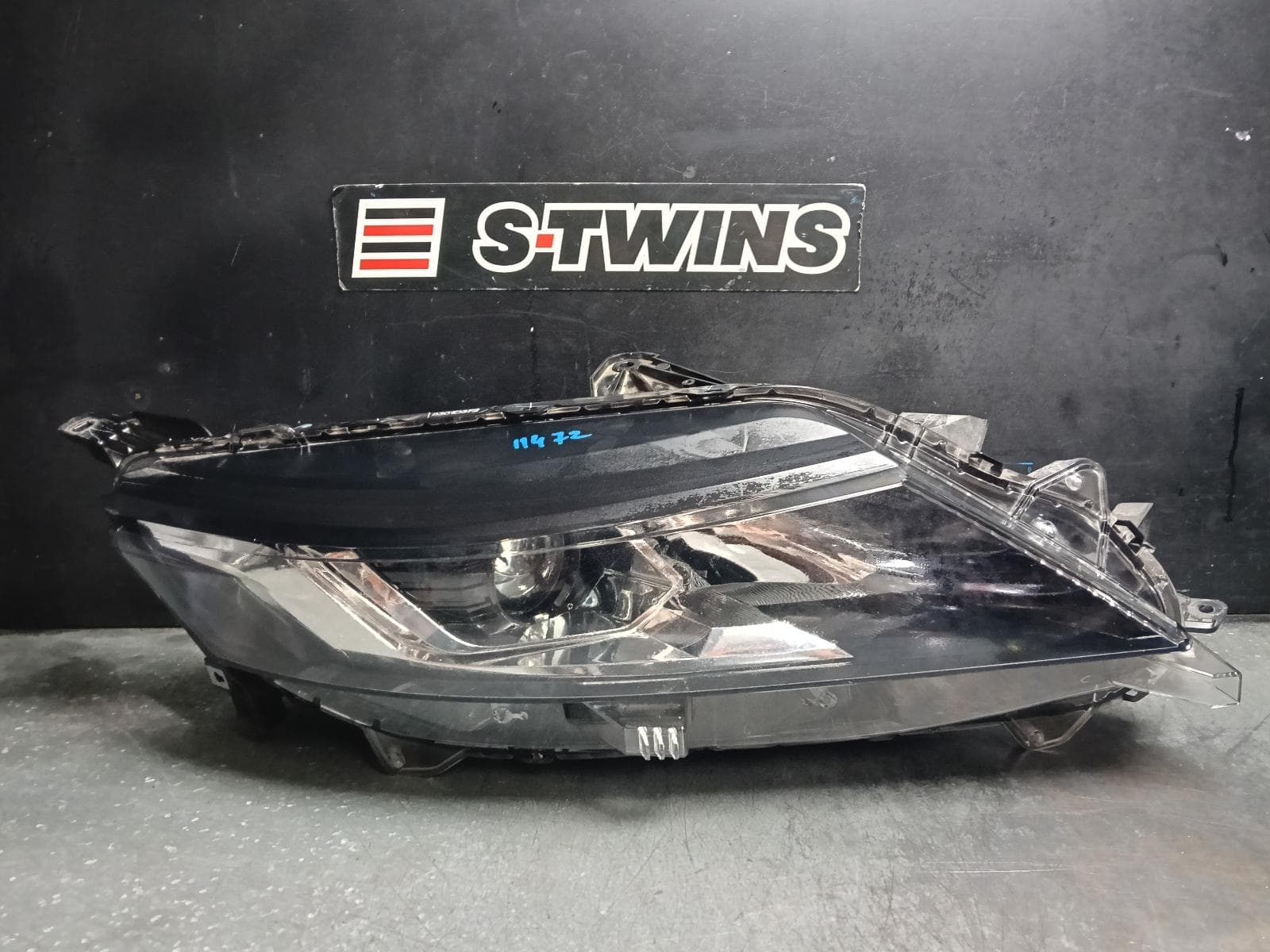 Used auto part listing image: 2019 MITSUBISHI TRITON RIGHT HEADLAMP MR, HALOGEN TYPE, 11/18-10/23 0000420954