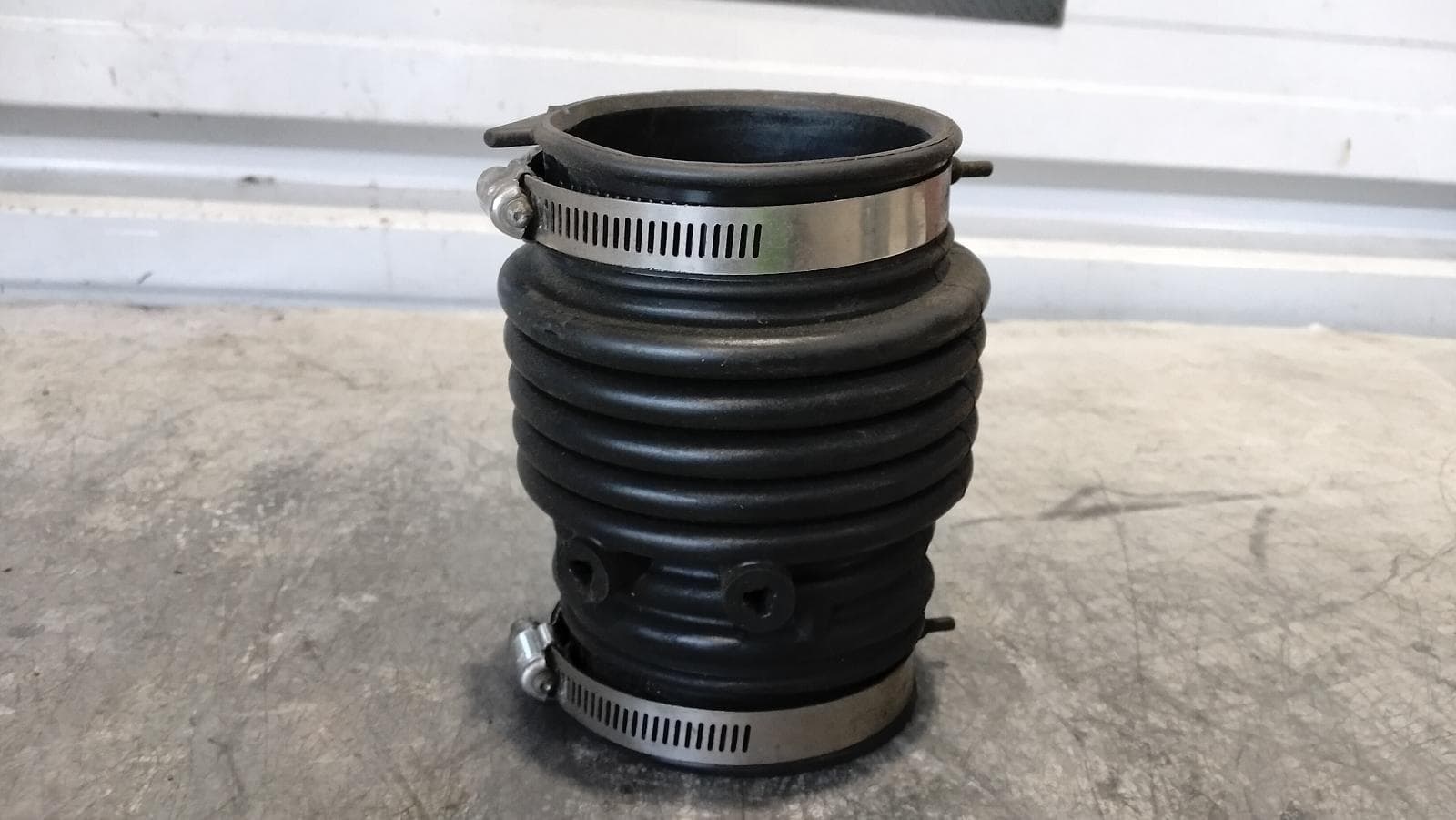 Used auto part listing image: 2013 NISSAN MURANO AIR CLEANER DUCT HOS Z51 12/08-02/15 0000419912