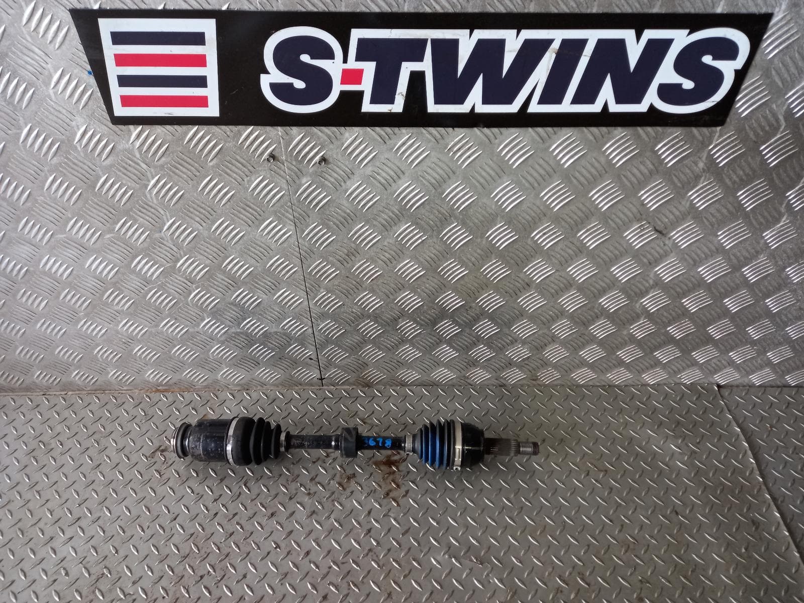 Used auto part listing image: 2008 MAZDA 2 RIGHT DRIVESHAFT AUTO, ABS TYPE, DE SERIES, 09/07-09/14 0000135898