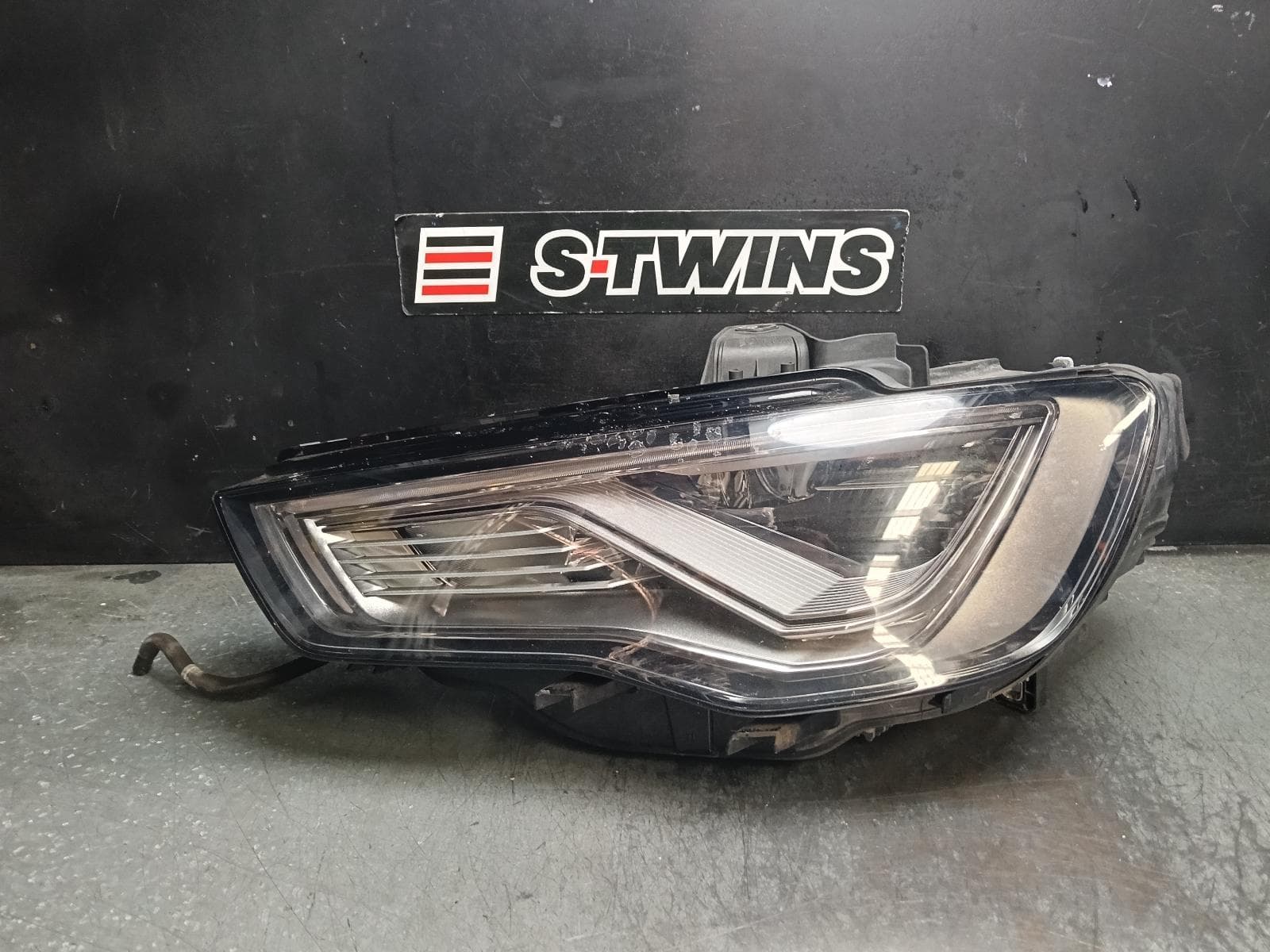 Used auto part listing image: 2016 AUDI A3 LEFT HEADLAMP 8V, SEDAN/HATCH, LED TYPE, 12/13-04/16 0000421377