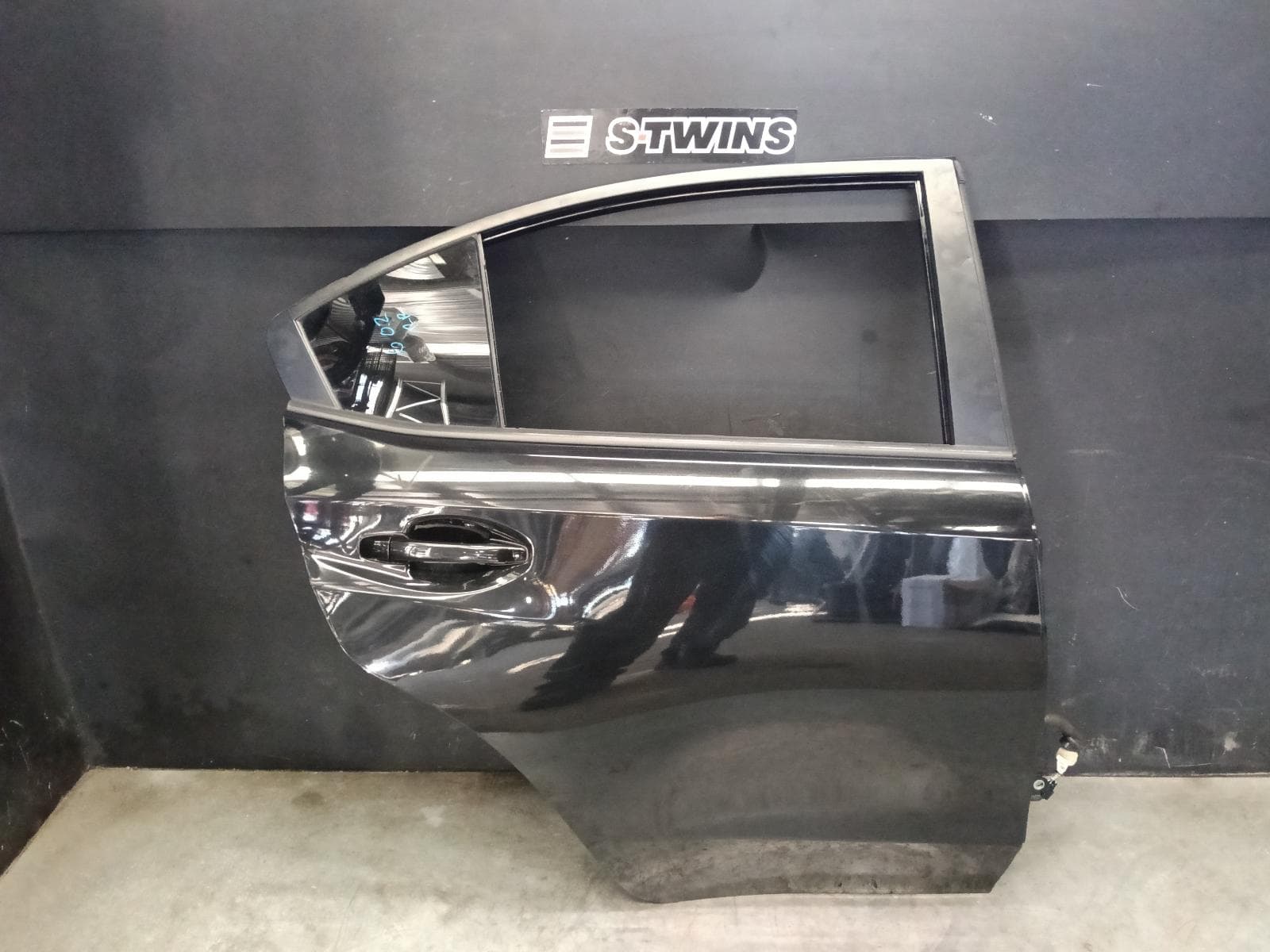 Used auto part listing image: 2017 SUBARU WRX RIGHT REAR DOOR SLIDING V1, 03/14-10/21 0000421496